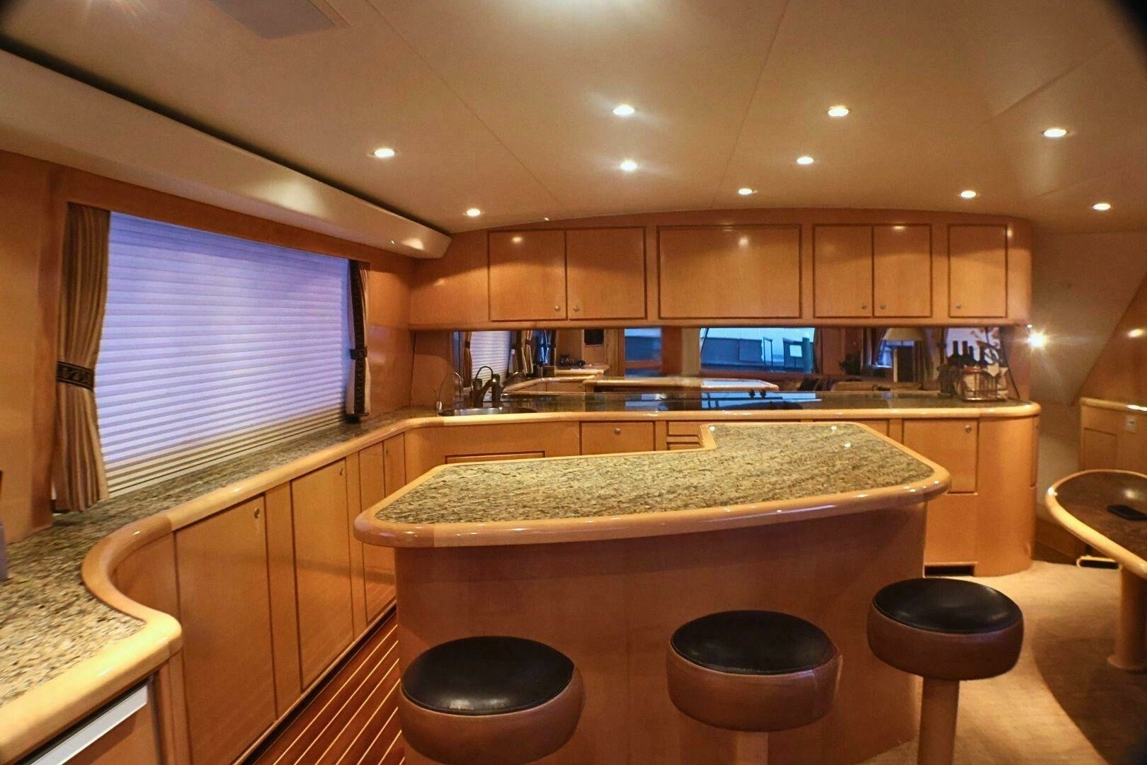 2001 Donzi 73 Sport Yacht - Image 11