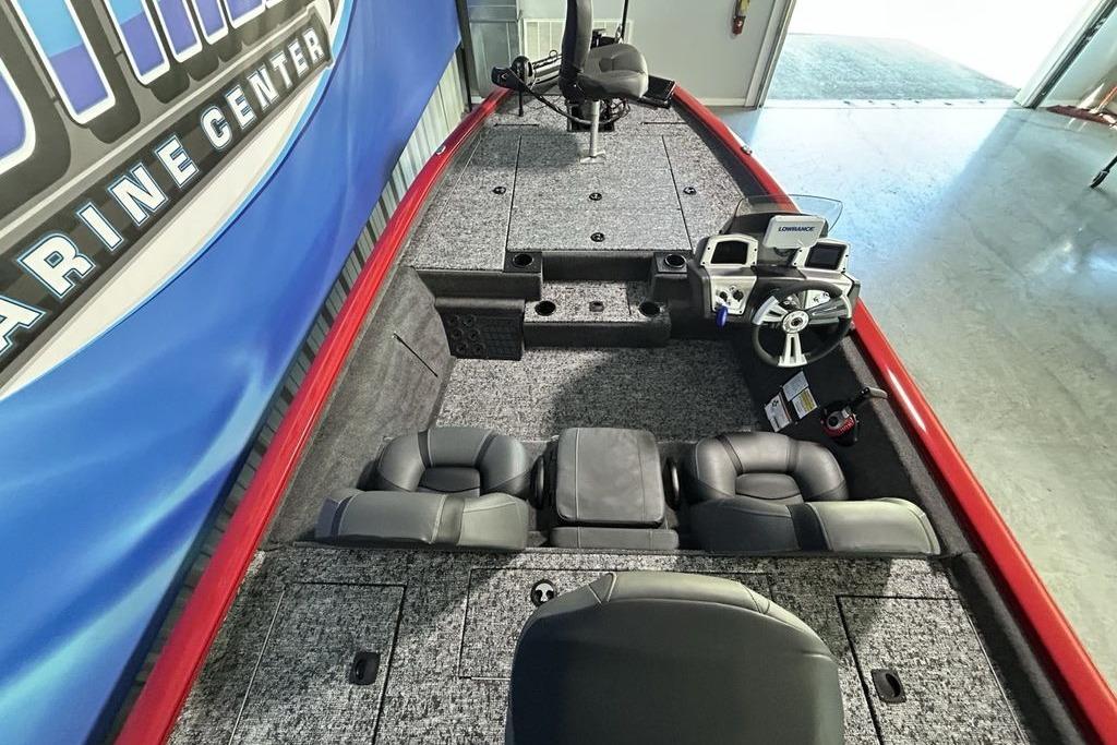2026 Tracker Pro Team 195 boat interior with steering console and seating.