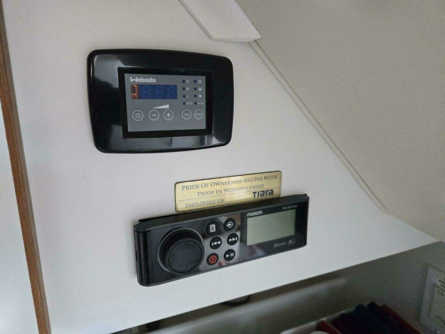 1998 Tiara Yachts Coronet - Image 23