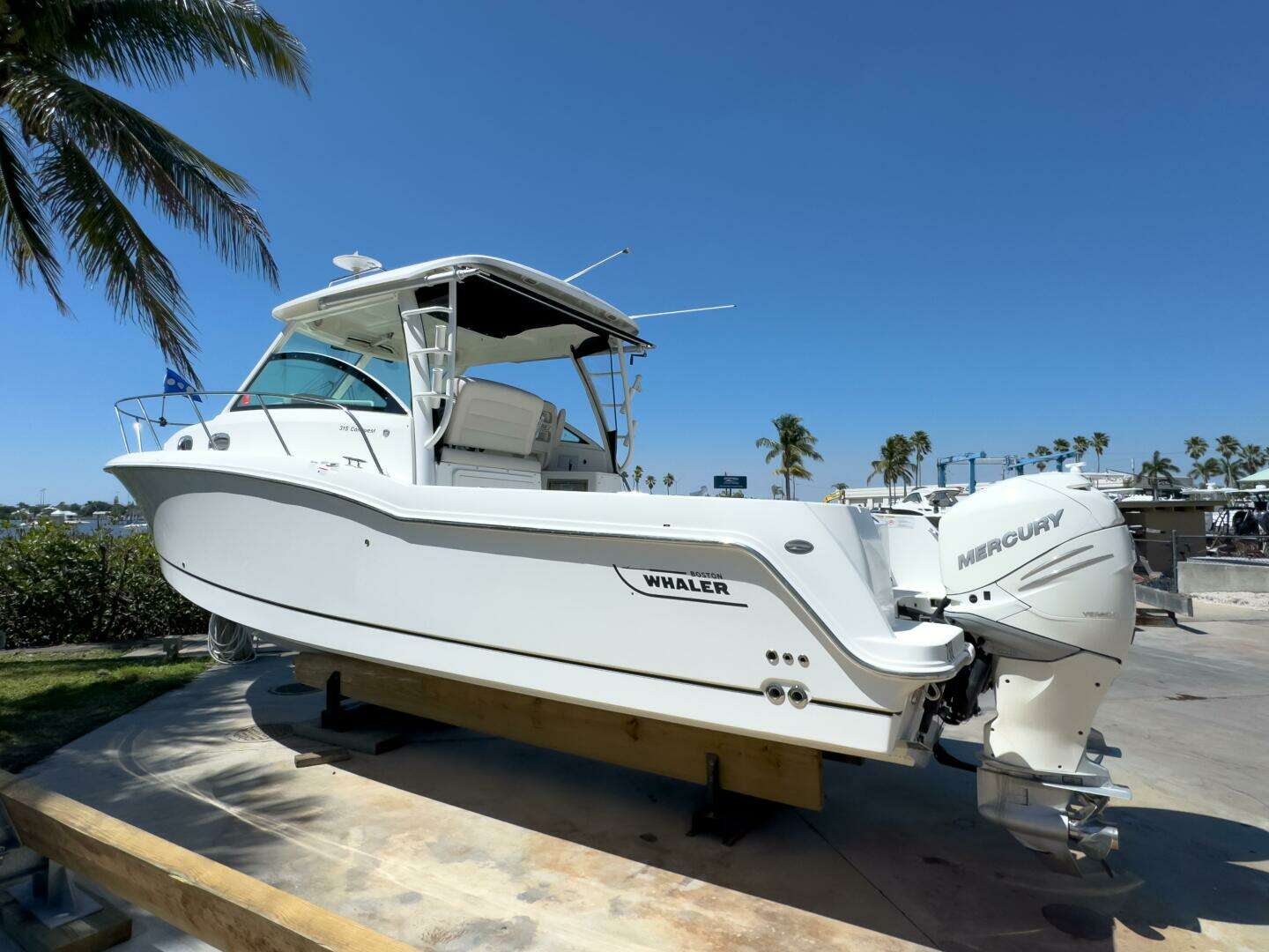2018 Boston Whaler 315 Conquest - Image 8