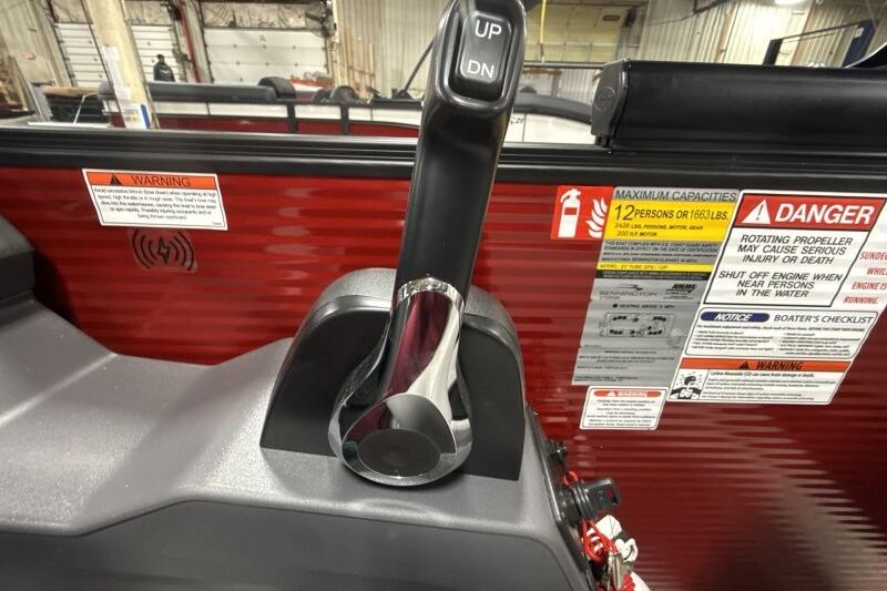 Throttle control and safety warnings on 2026 Bennington 22 SSRSF boat dashboard.