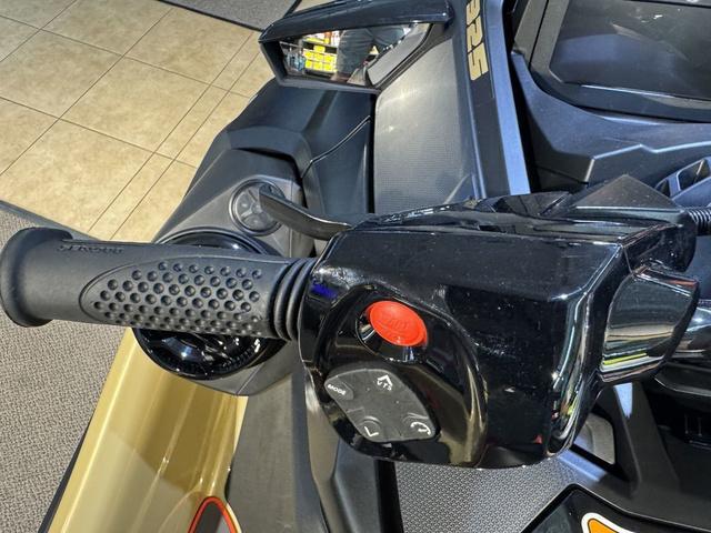 2025 Sea-Doo RXT-X 325 - 14