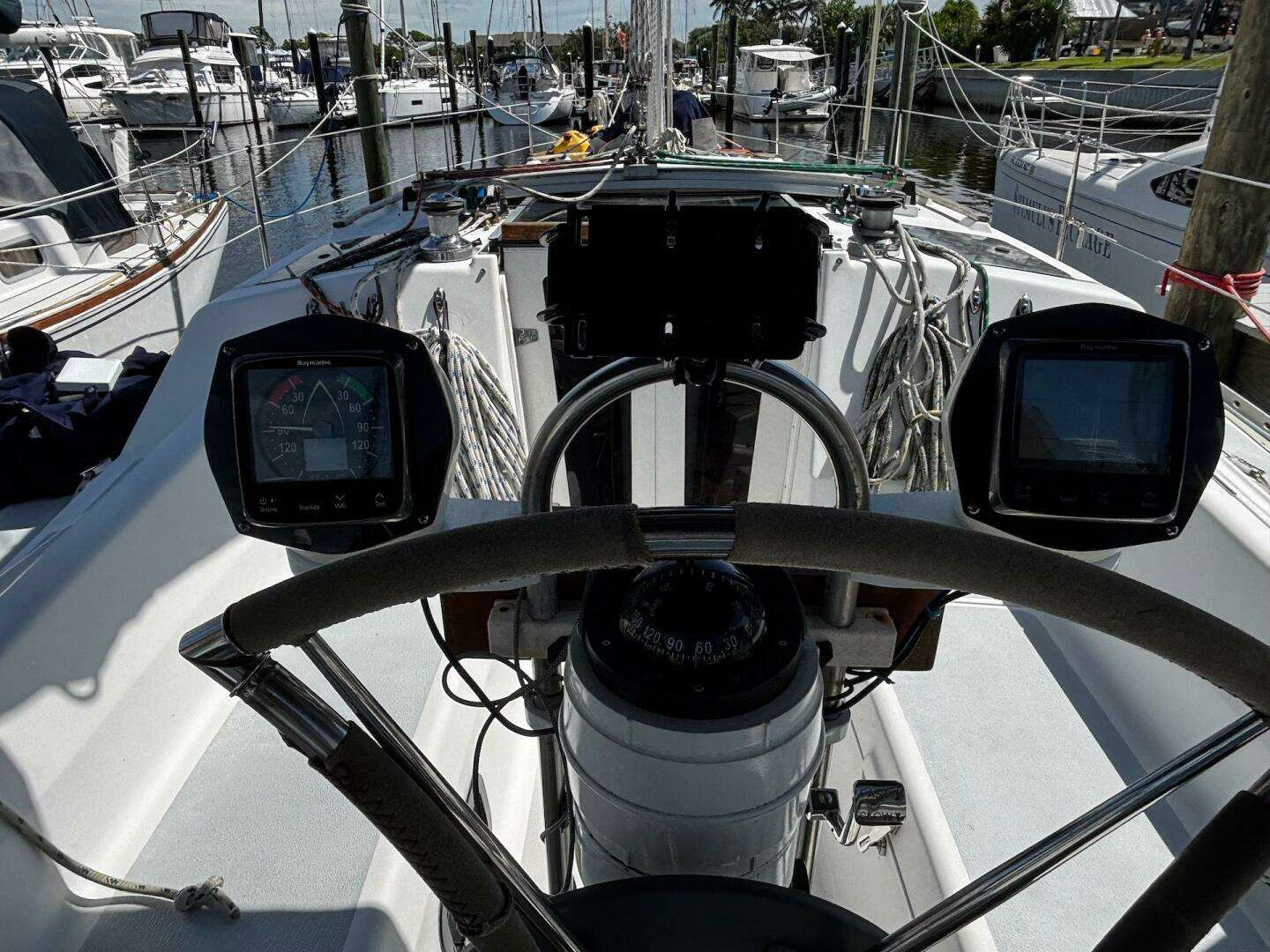 1993 Hunter 33.5 - Image 10