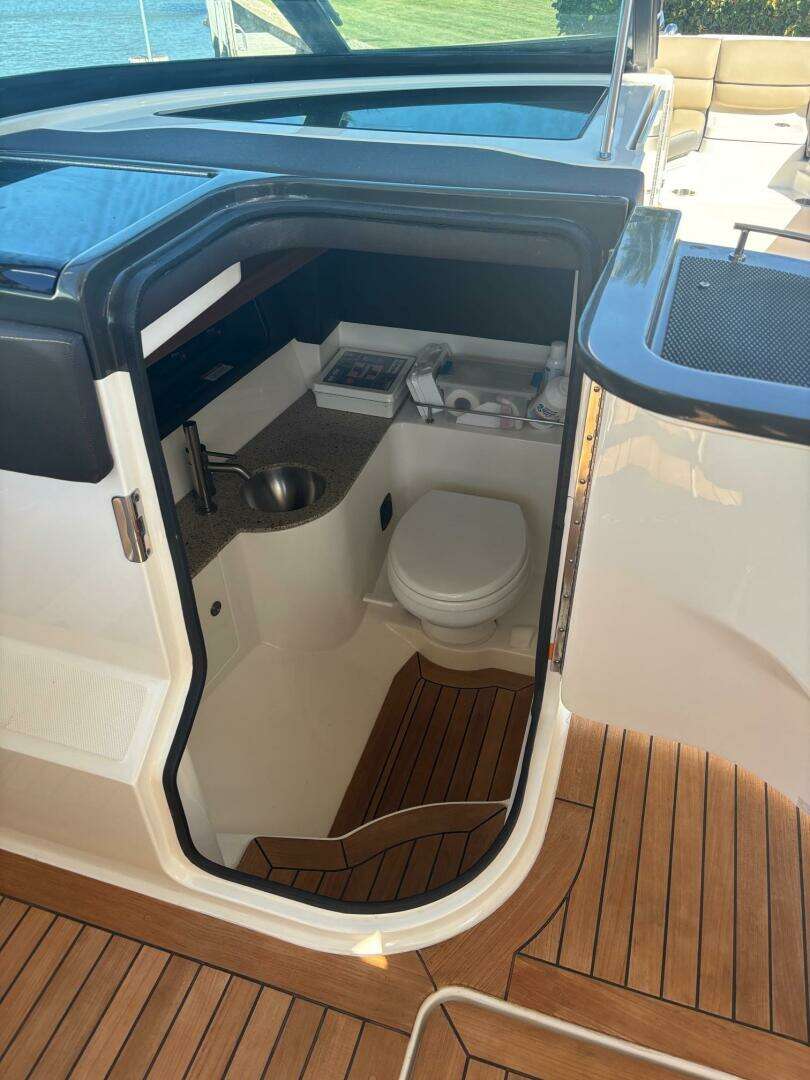 2016 Sea Ray 350 SLX - Image 21