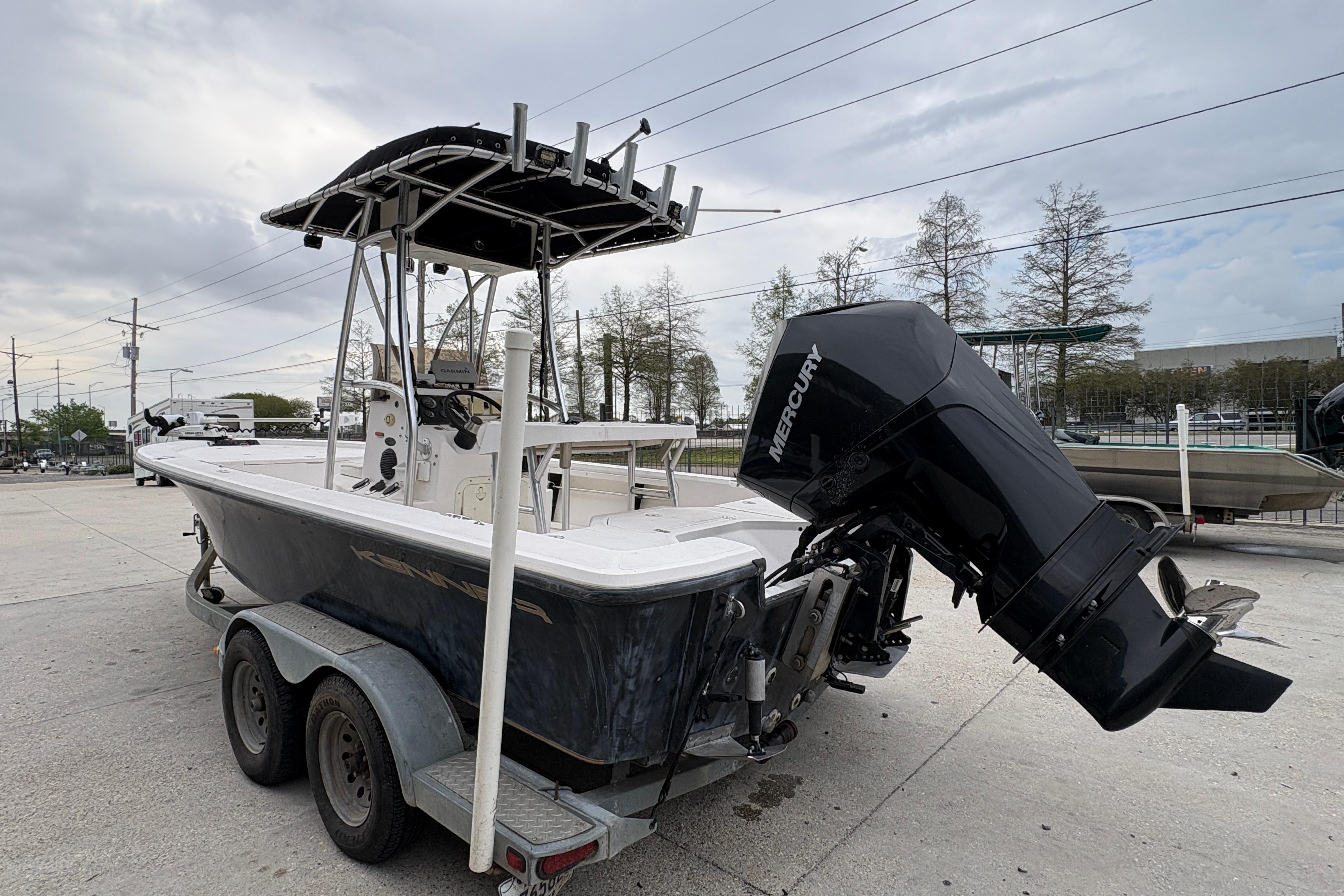 Kenner 21 VISION 2000 boat with Mercury engine on a trailer.
