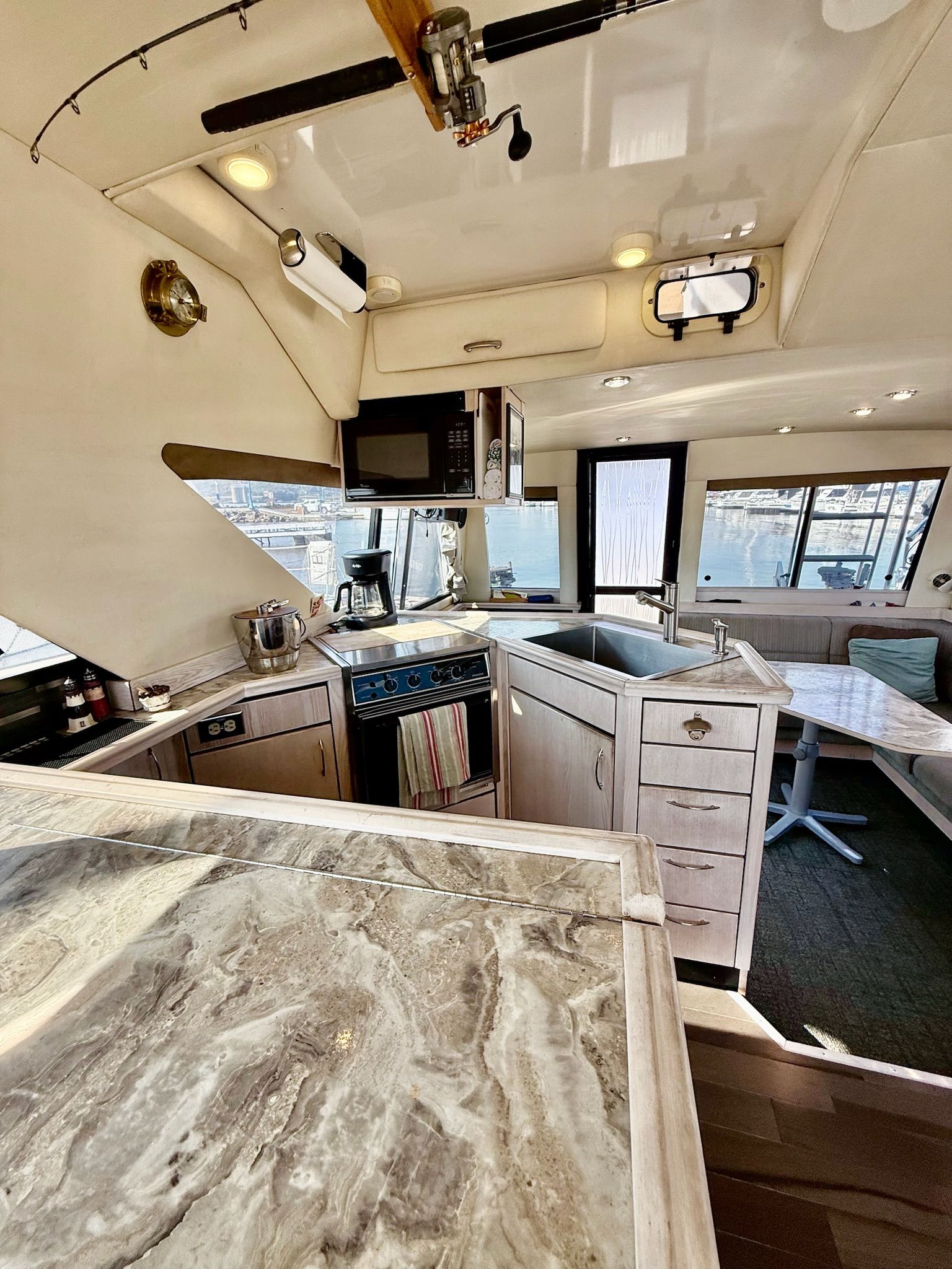 1996 Bayliner 3988 Motoryacht - 12