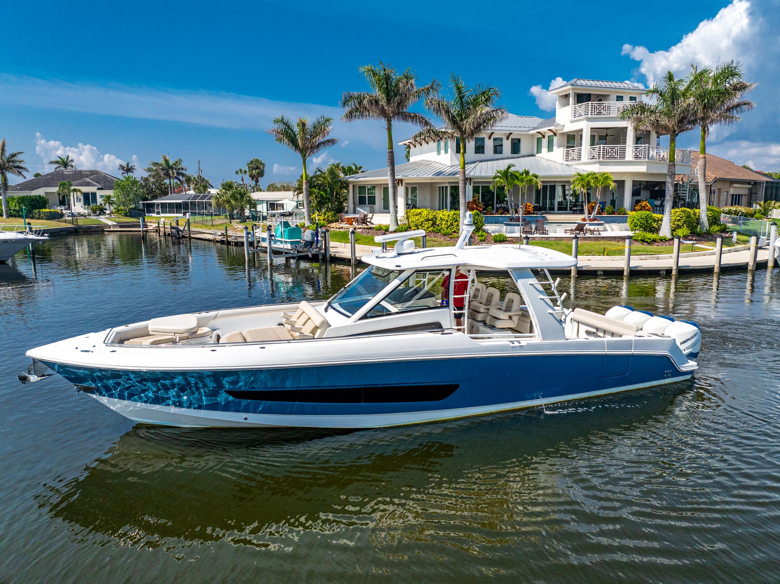 2019 Boston Whaler 420 Outrage