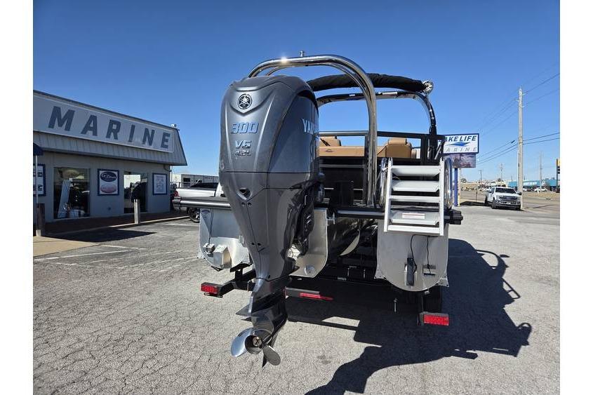 2026 SunCatcher Diamond Elite 326 SL boat with Yamaha 300 V6 engine at marine dealership.