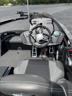 2021 Ranger Z520C Ranger Cup boat cockpit with steering wheel and controls.