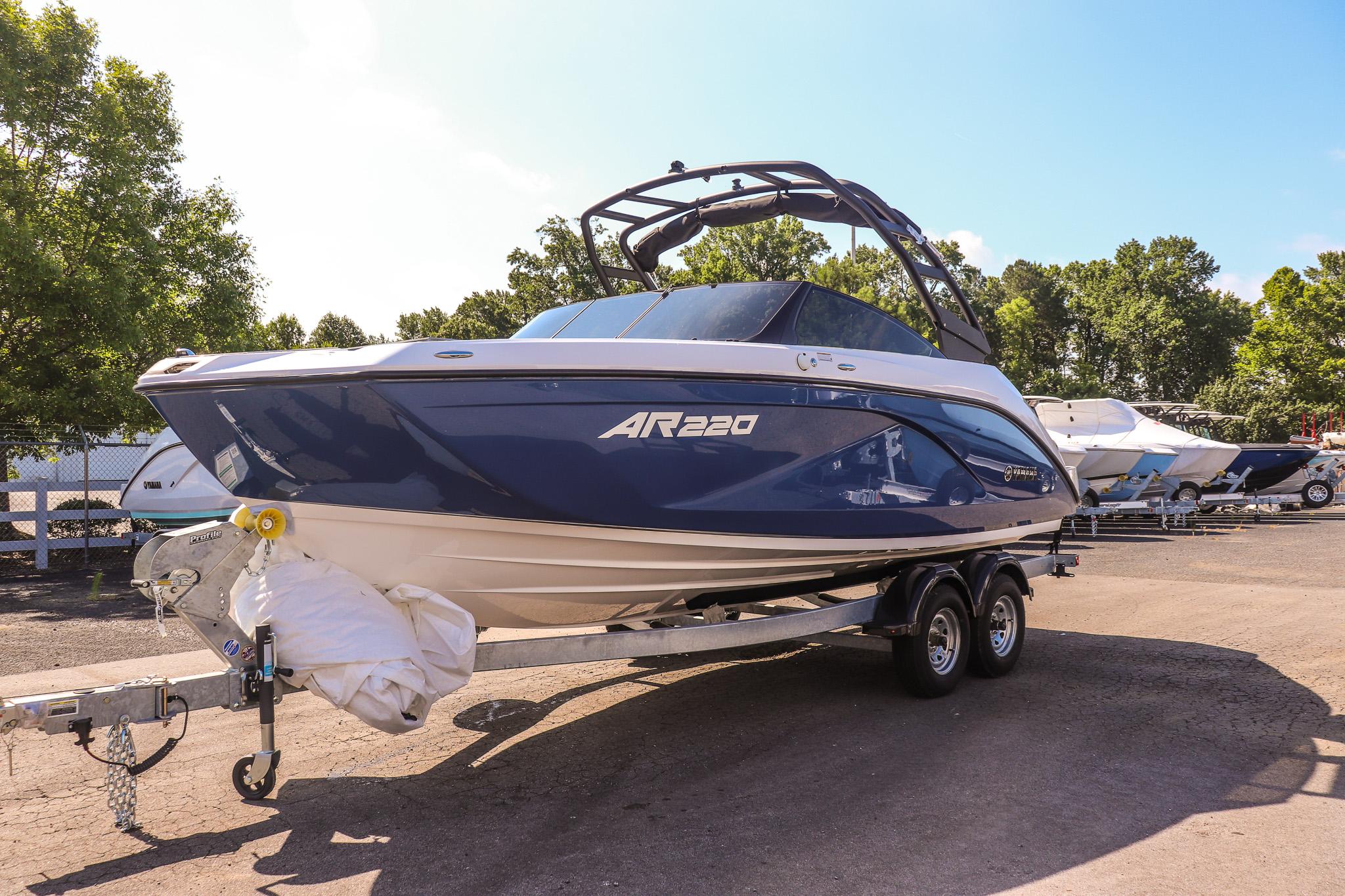 2025 Yamaha Boats AR220