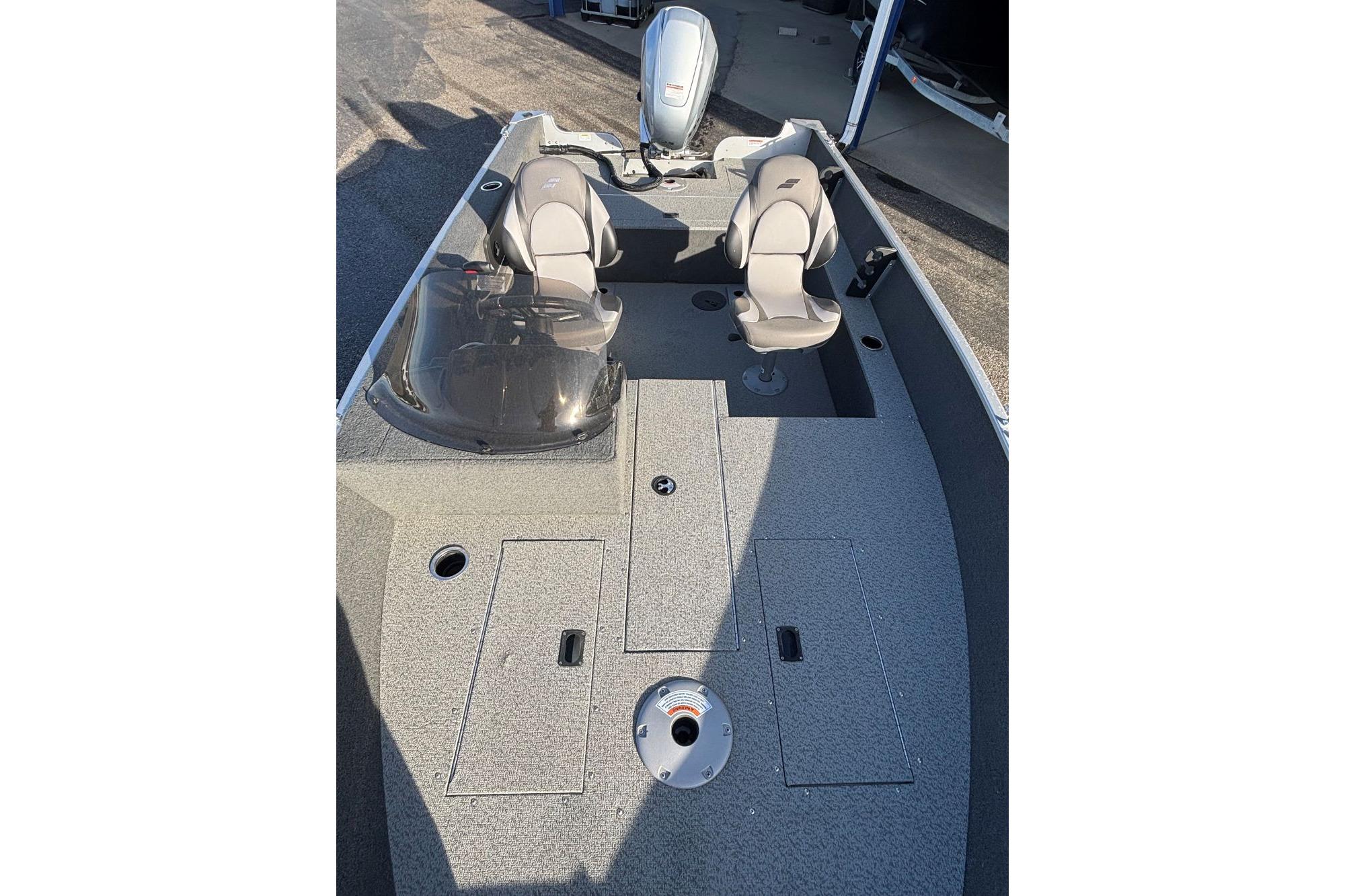 2024 Starweld 16 Fusion SC Pro boat interior with dual seats and storage compartments.
