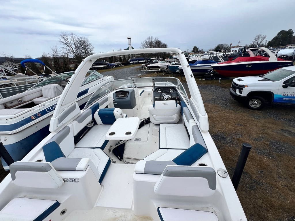 2019 Chaparral 250 Suncoast - 4