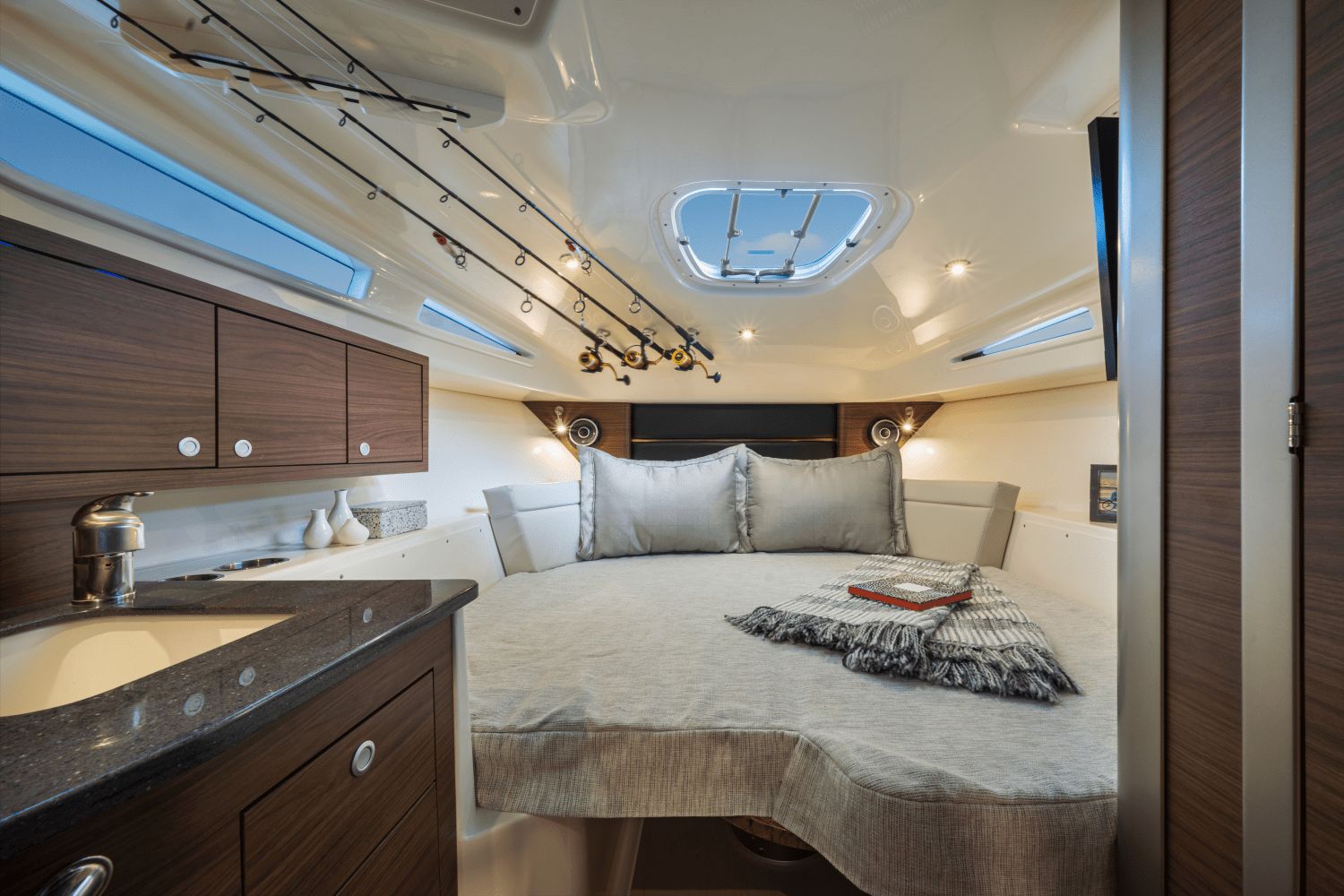 2026 Boston Whaler 325 Conquest - 40