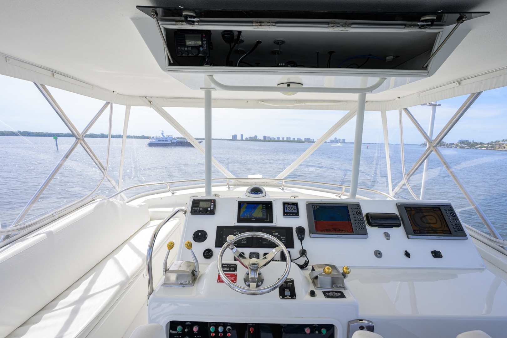1992 Hatteras 46 Convertible - Image 10