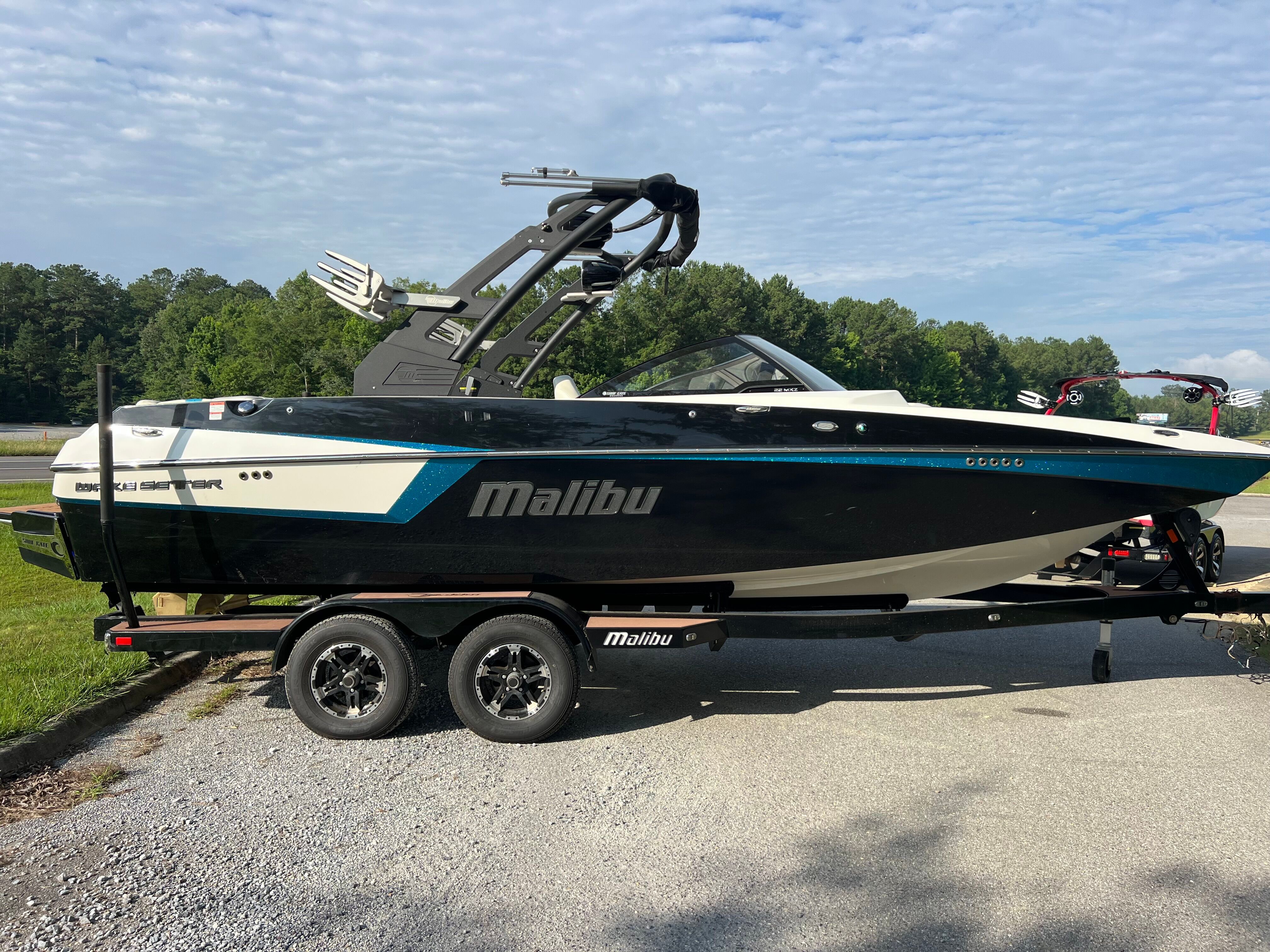 2018 MALIBU 22 MXZ - Image 6