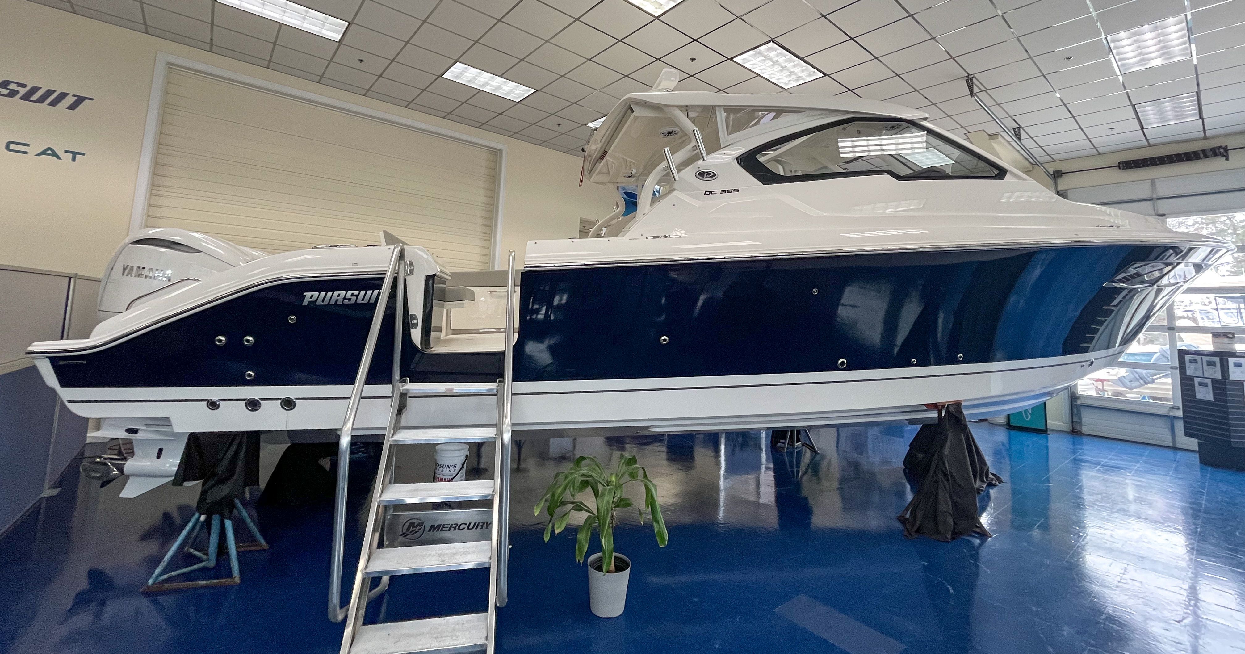 2026 Pursuit DC 365 Dual Console