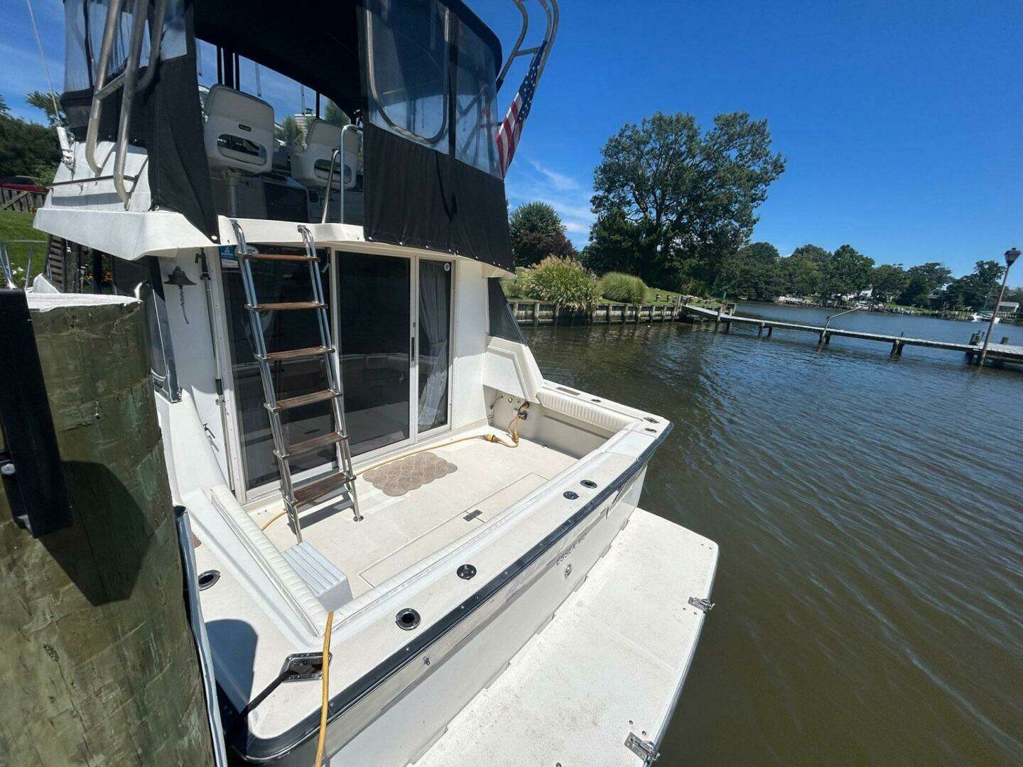 1990 Silverton 34 Convertible - Image 7