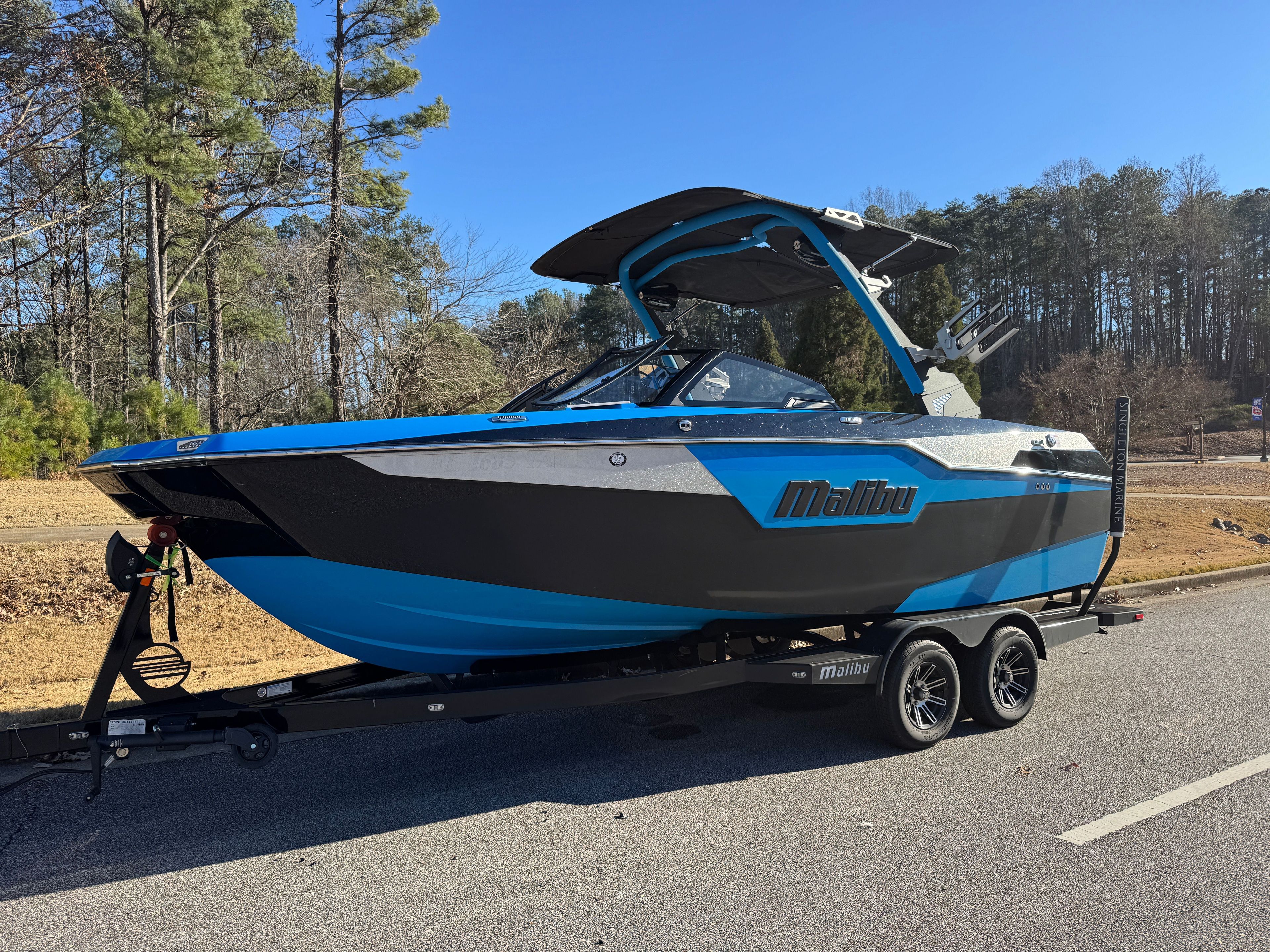 2021 Malibu M-Series M220