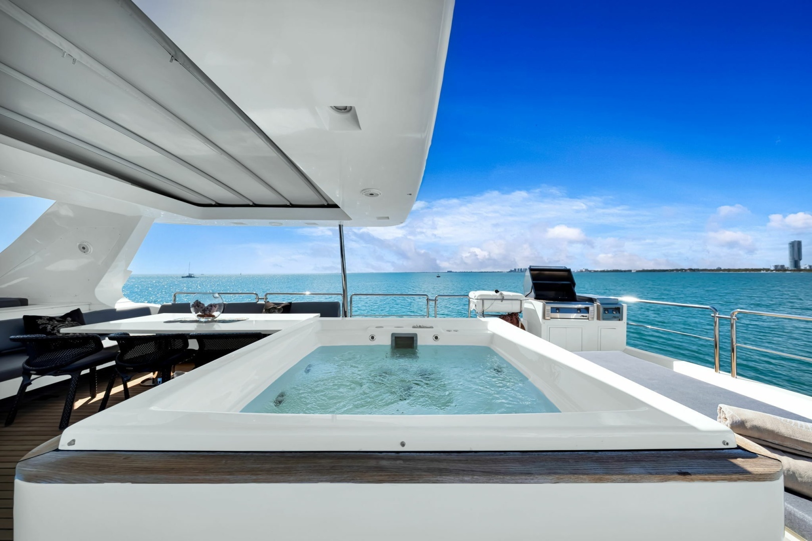 2005 Azimut 105 - Image 13