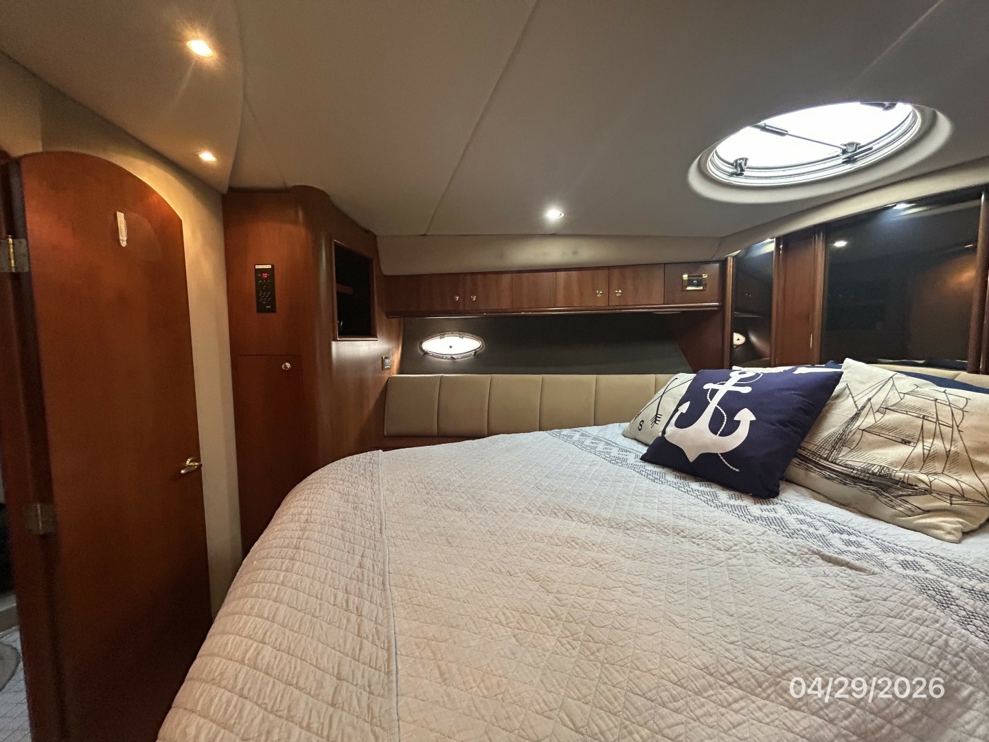 2000 Cruisers Yachts 4450 - Image 50