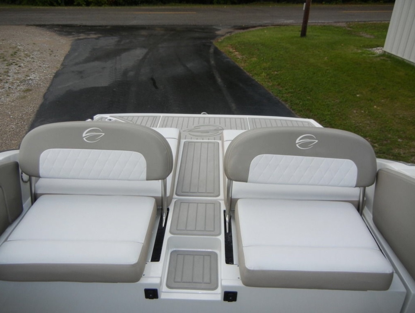 2018 Crownline Eclipse E30 - Image 12