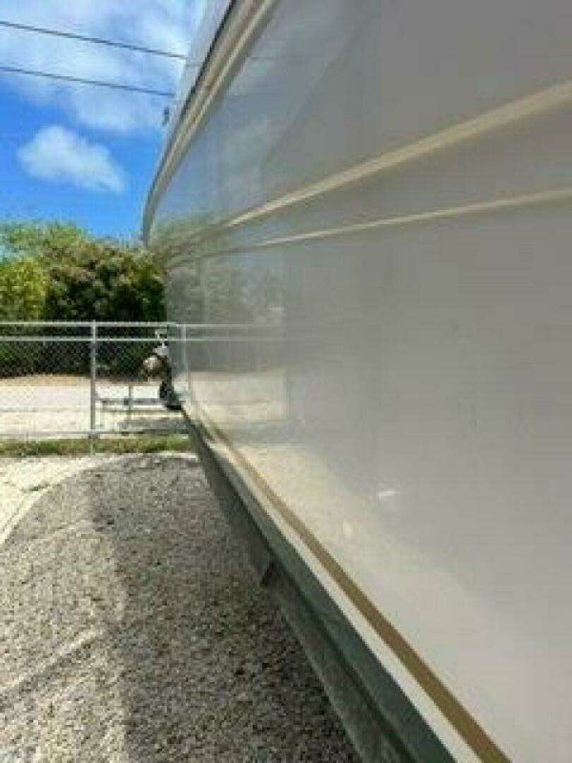 2001 Sea Ray 260 Sundancer - Image 3