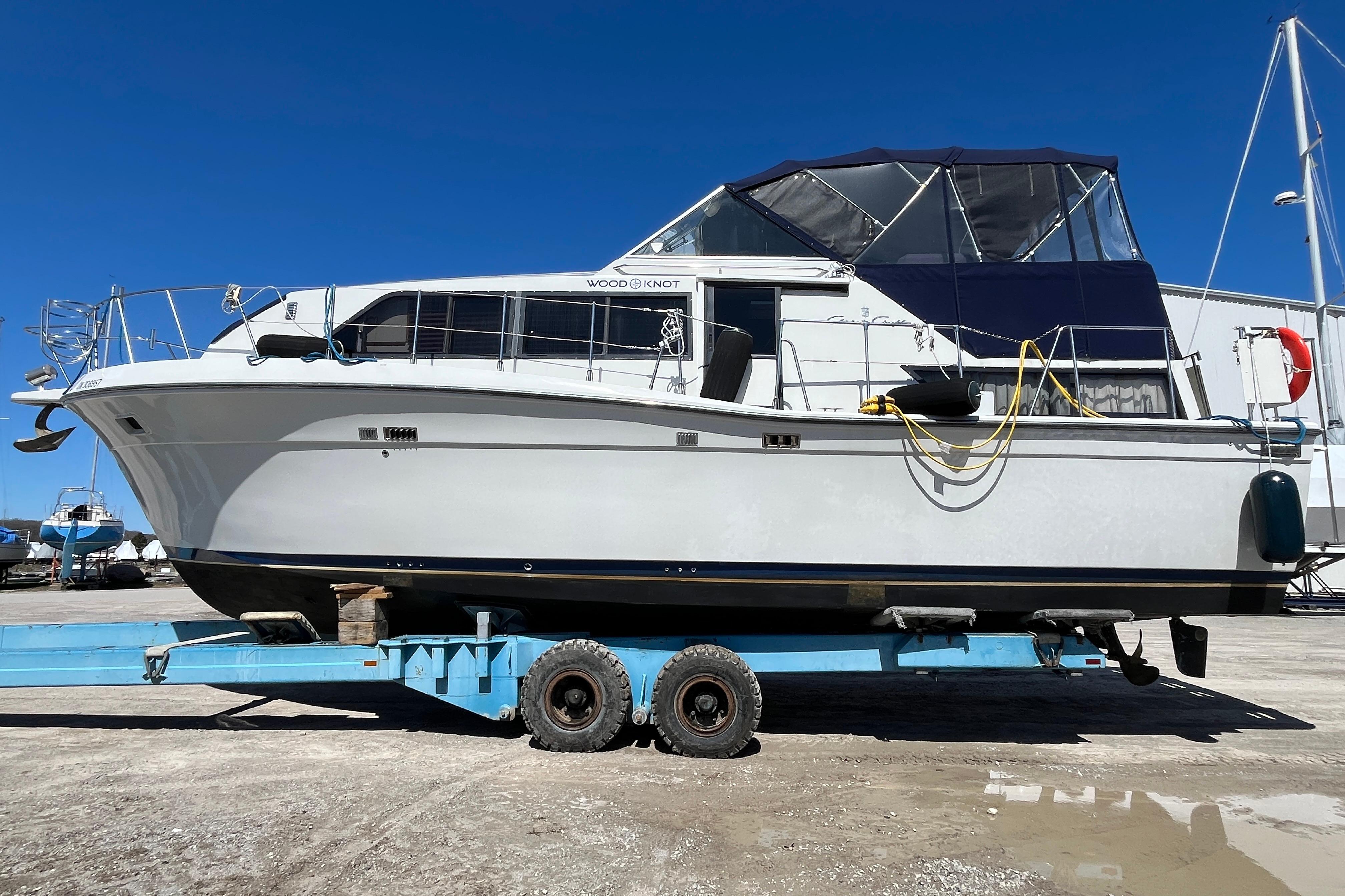 1988 Chris-Craft 381 Catalina