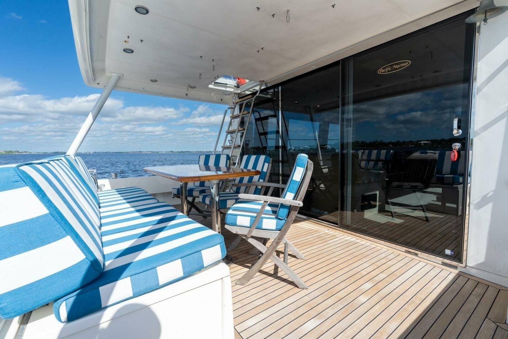 2009 Pacific Mariner 65 Motor Yacht - Image 25