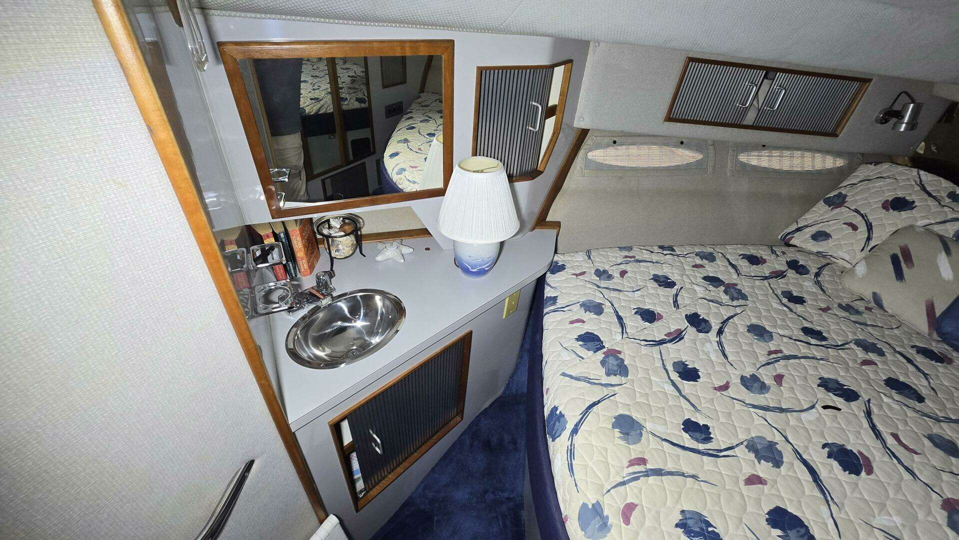 1988 Sea Ray 390 Express Cruiser - Image 11