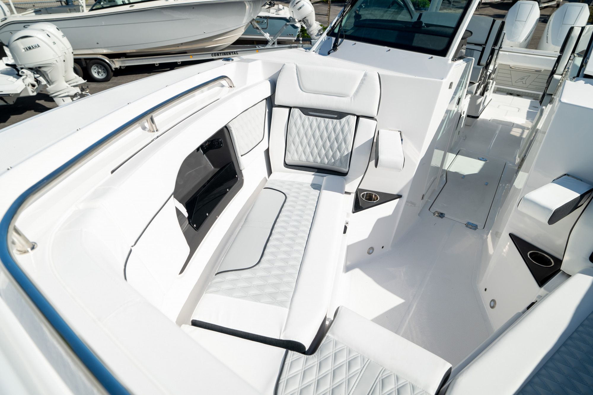 2024 Blackfin 302 DC - 53