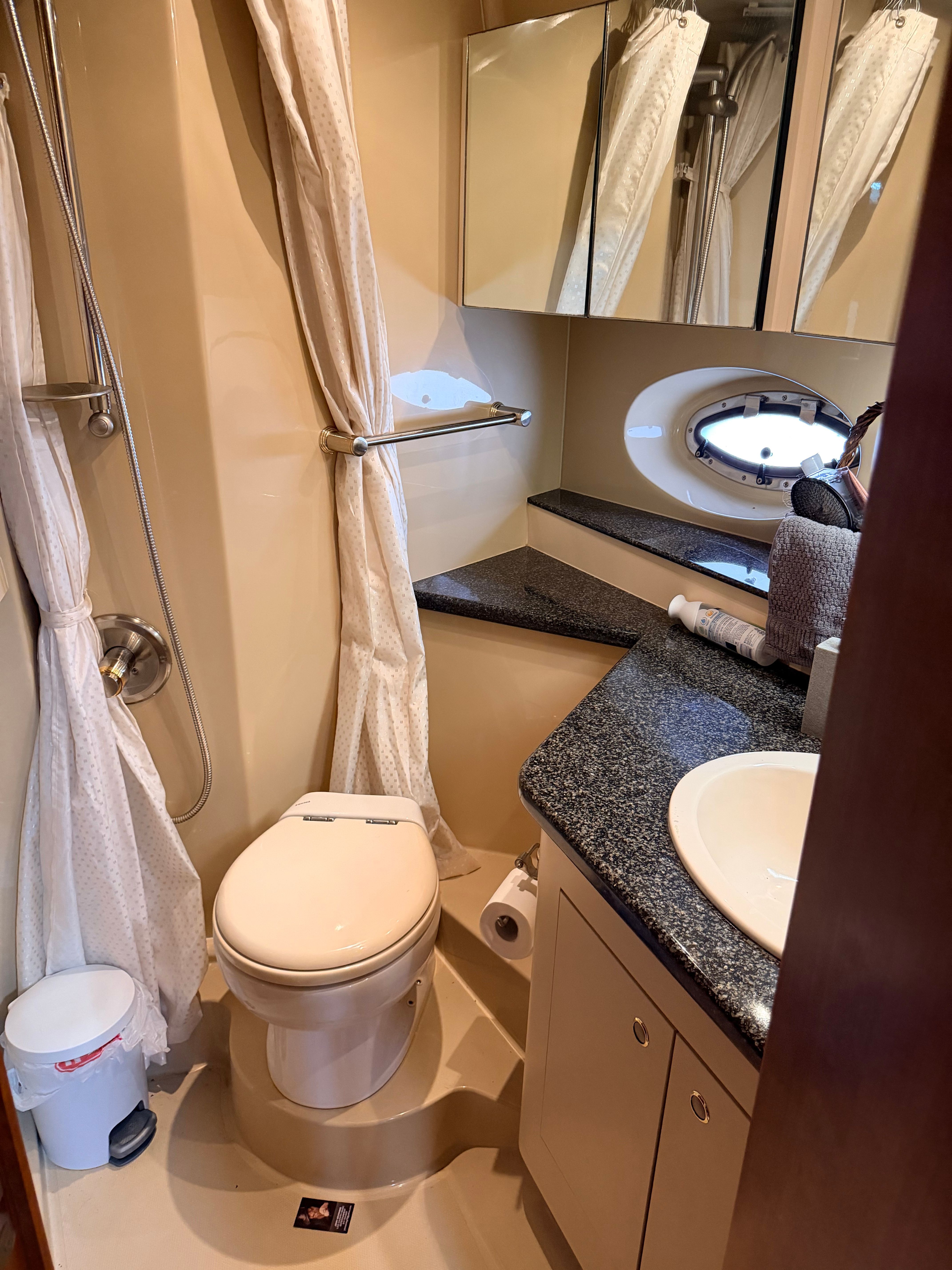 2006 Cruisers Yachts 460 Express - 29