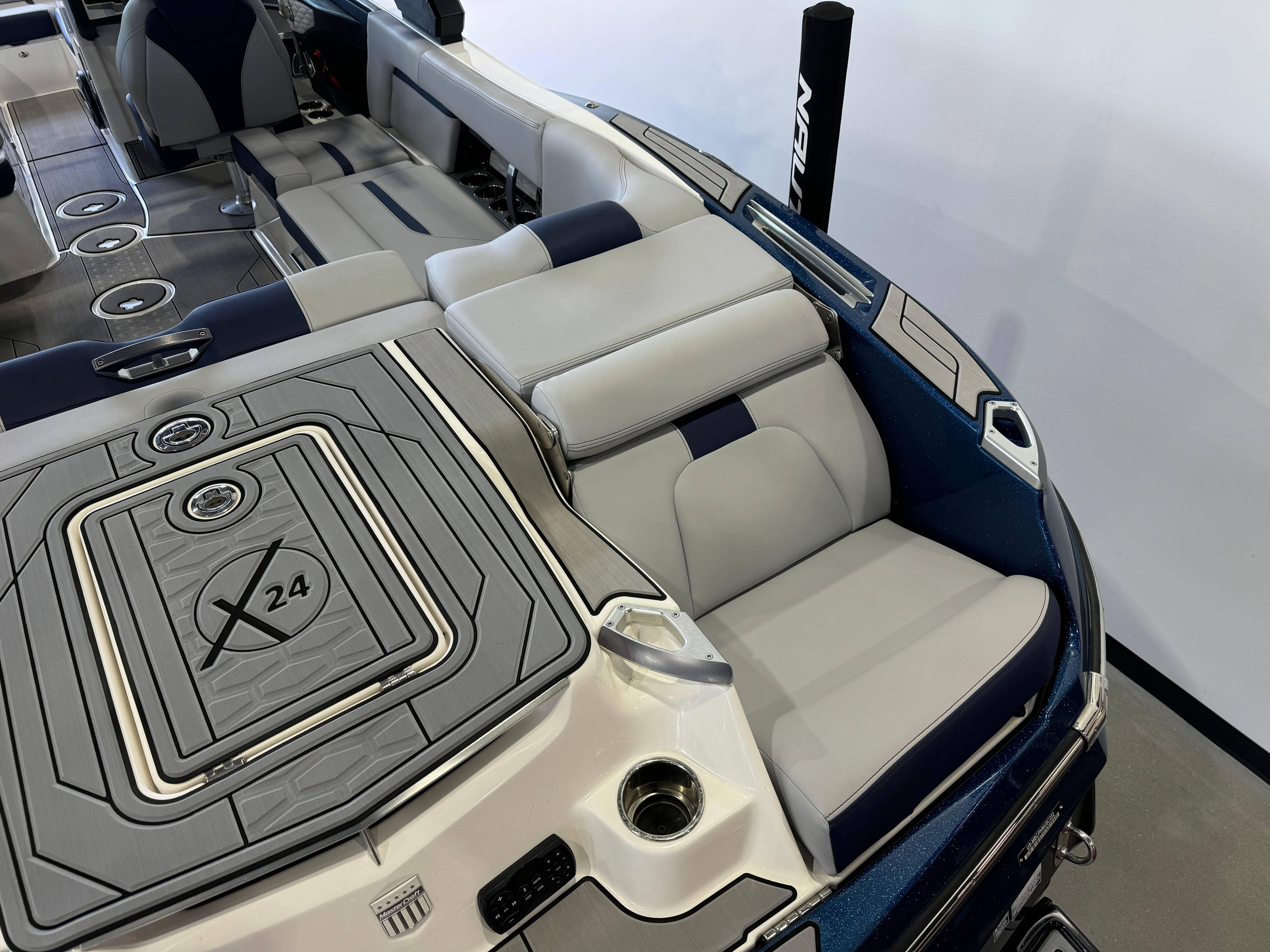 2022 MasterCraft X24 - 11