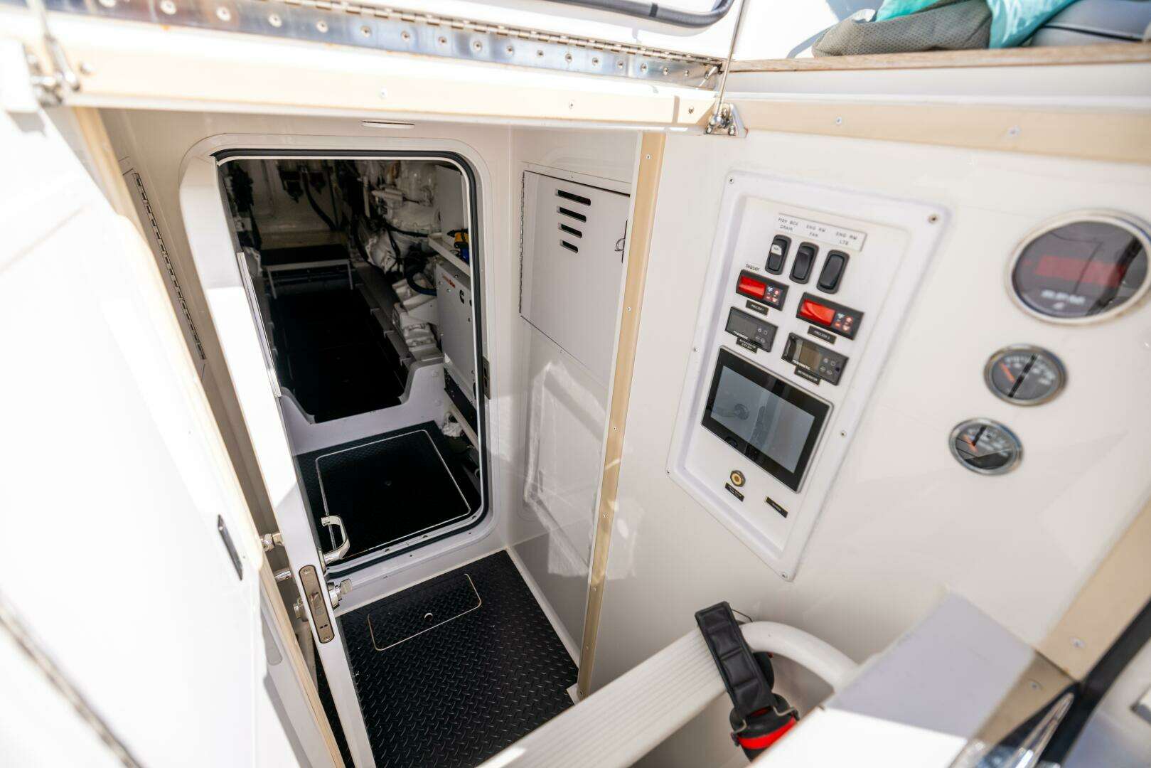 2011 Viking 70 Convertible - Image 63