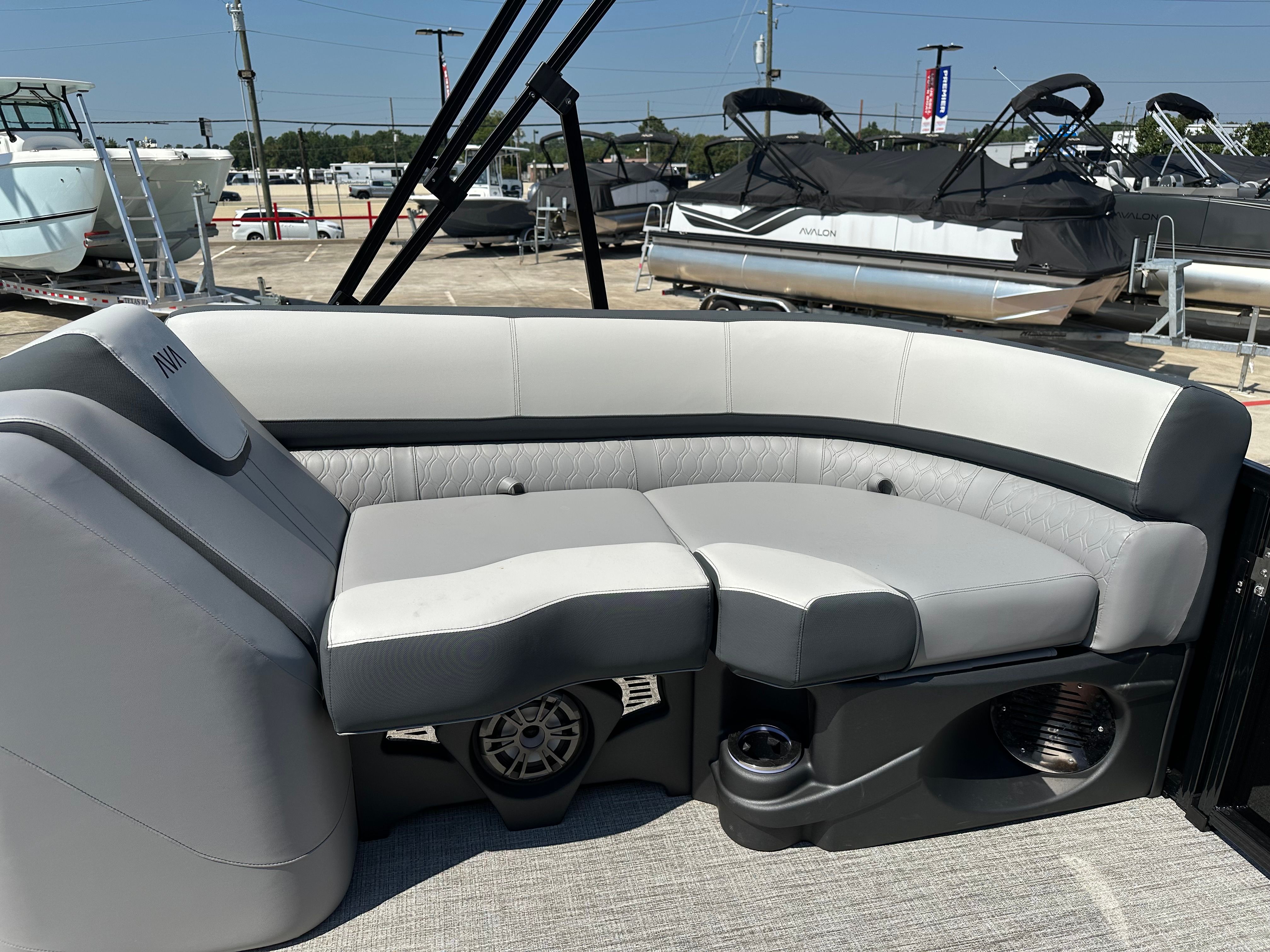 2025 Avalon LSZ Quad Lounge Shift - 23' - 18