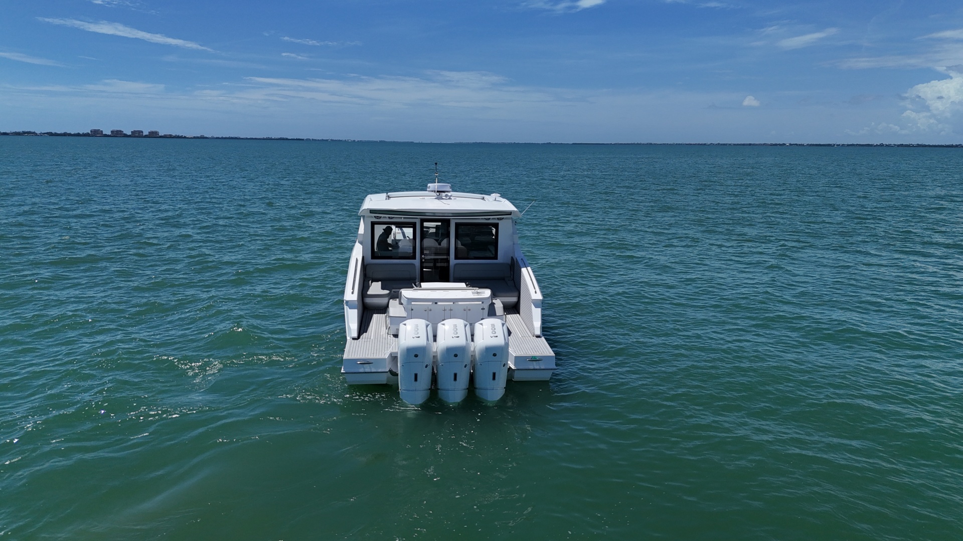 2026 Cruisers Yachts 50GLS OB - Image 10