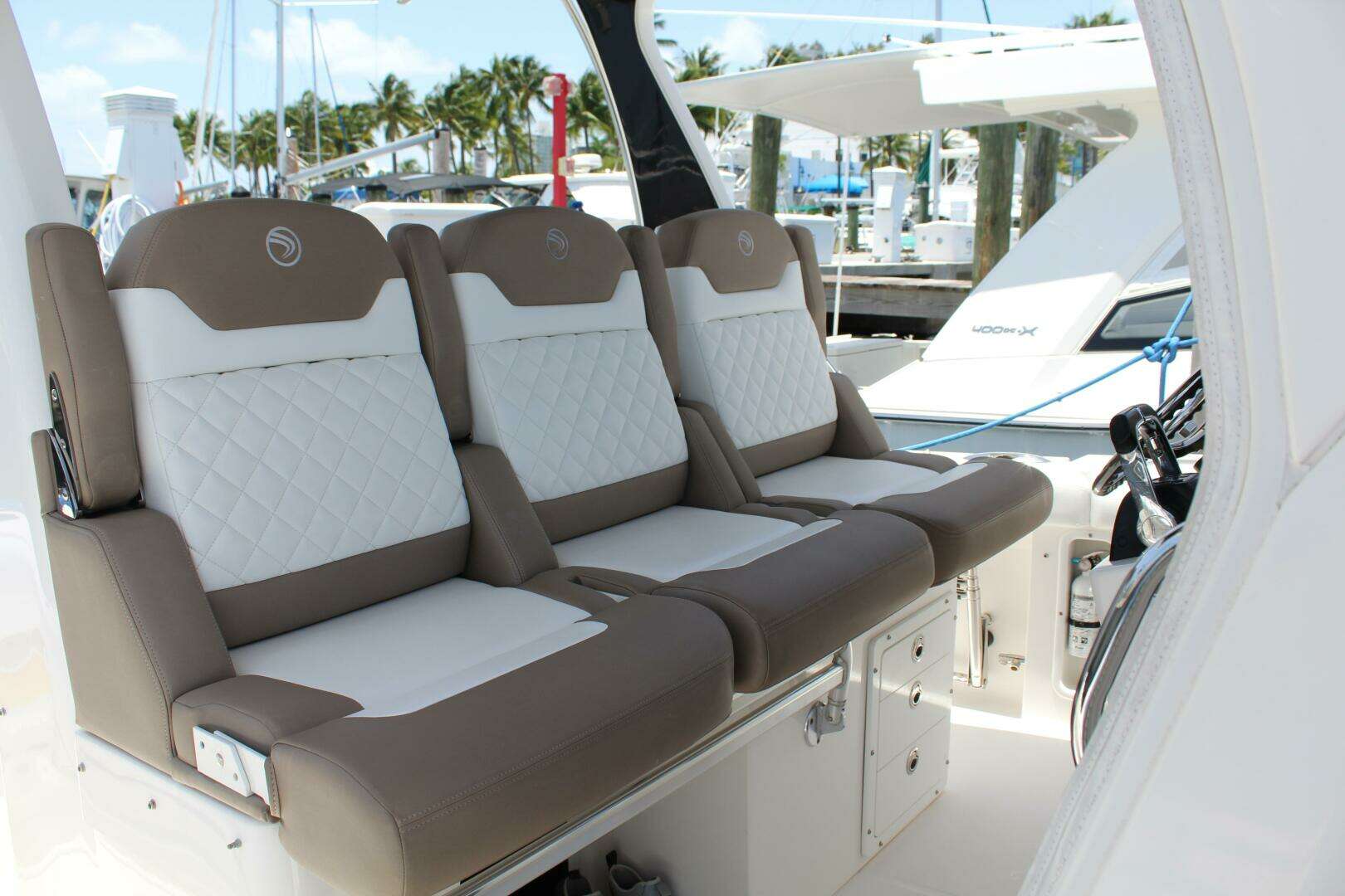 2016 Edgewater 370 - Image 12