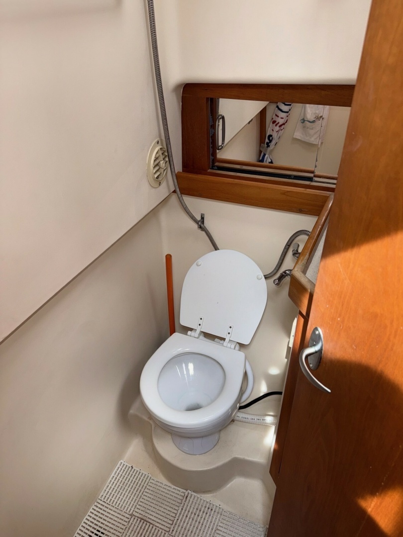 2003 Mainship 34' Pilot - Image 23
