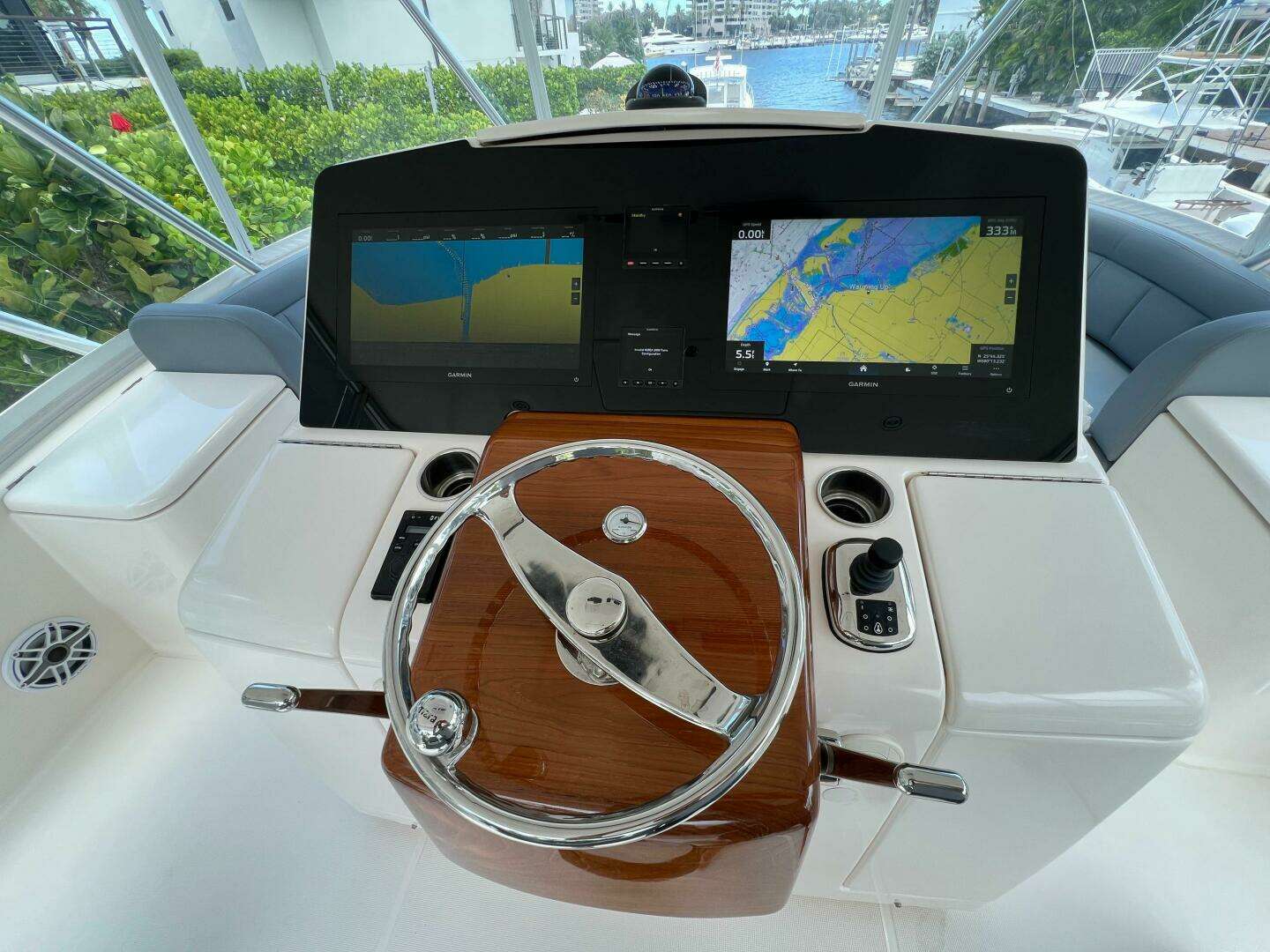 2015 Tiara Yachts 48 Convertible - Image 10
