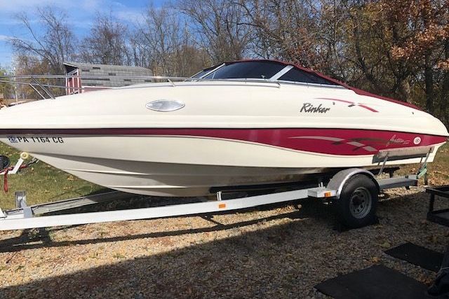 1999 Rinker 212 Fiesta Vee