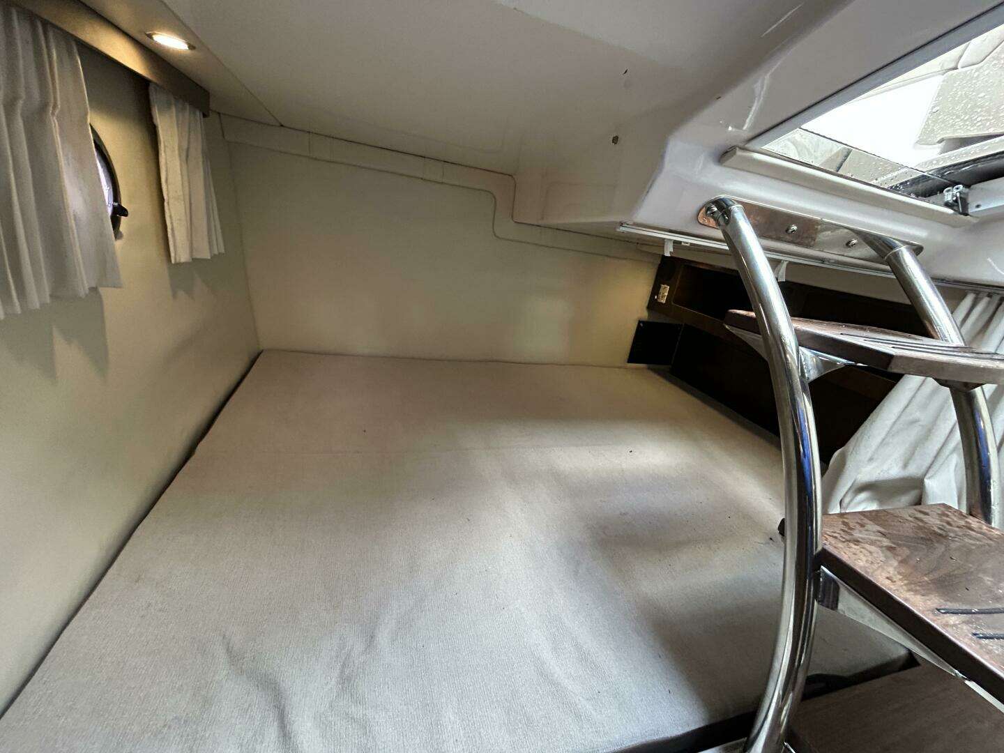 2017 Regal 28 Express - Image 15