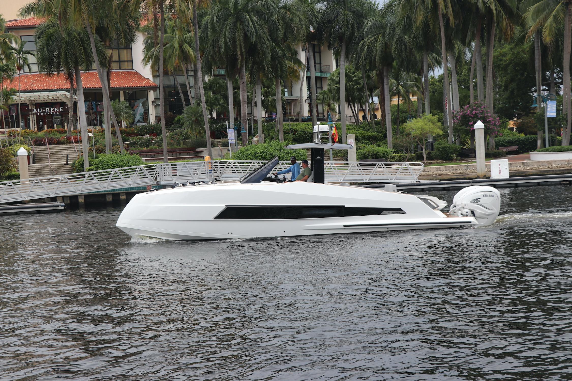 2024 Astondoa 377 Coupe Outboard