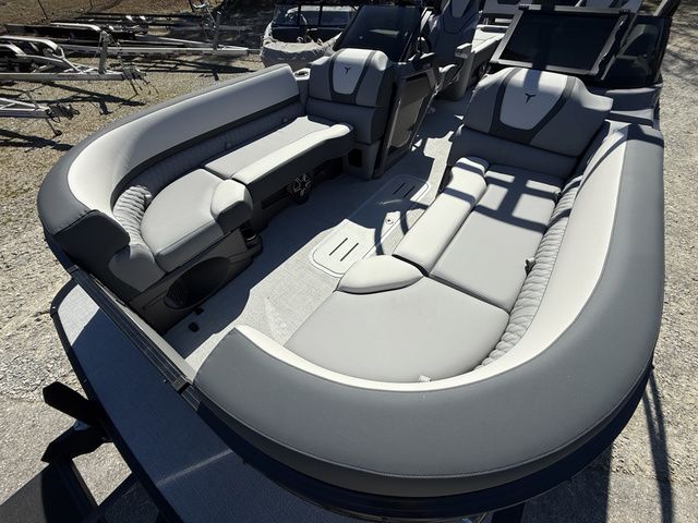 2026 Tahoe Cascade - Quad Lounger Shift Windshield - 13