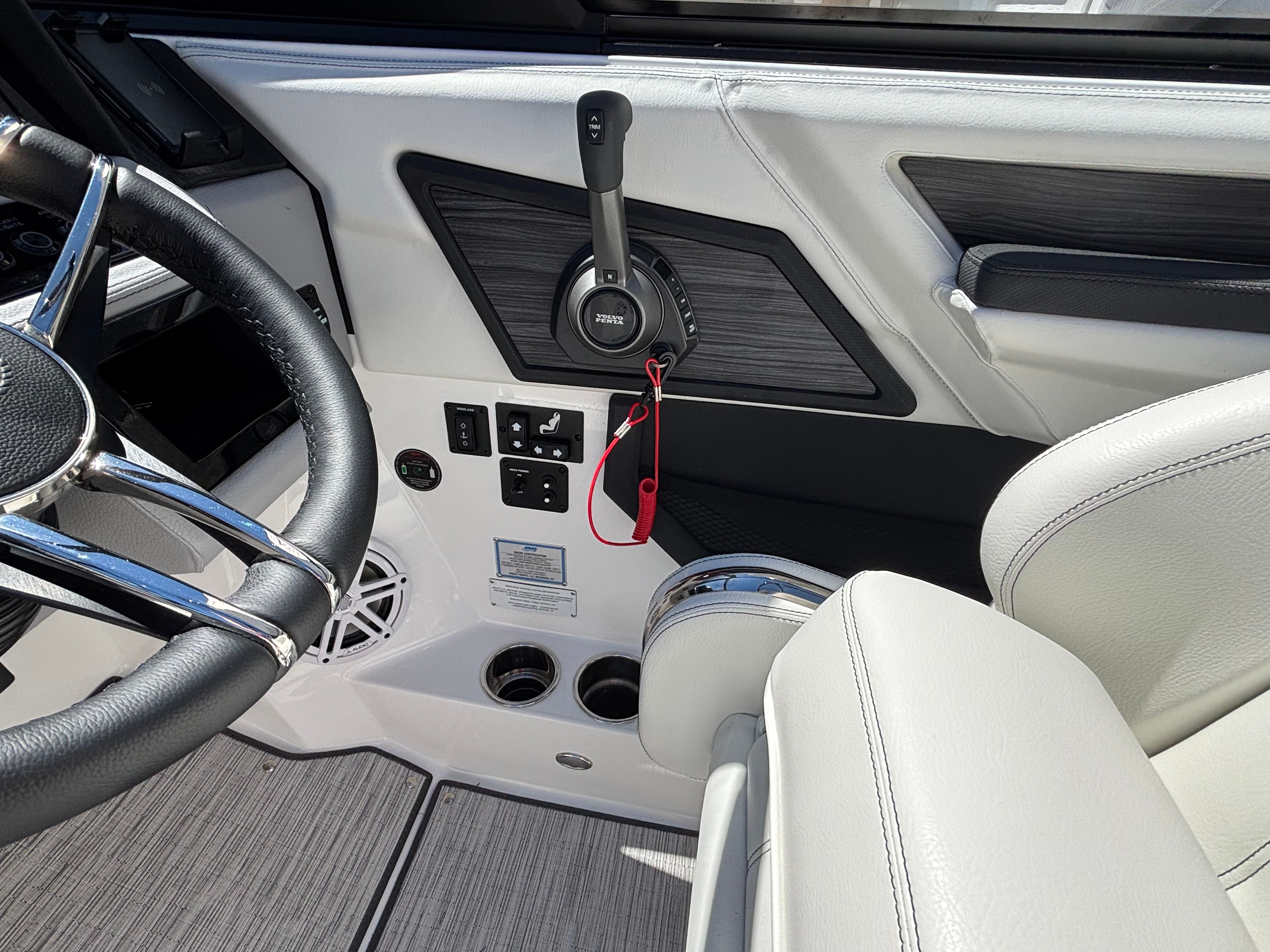 2026 Cobalt R8 Surf - 8