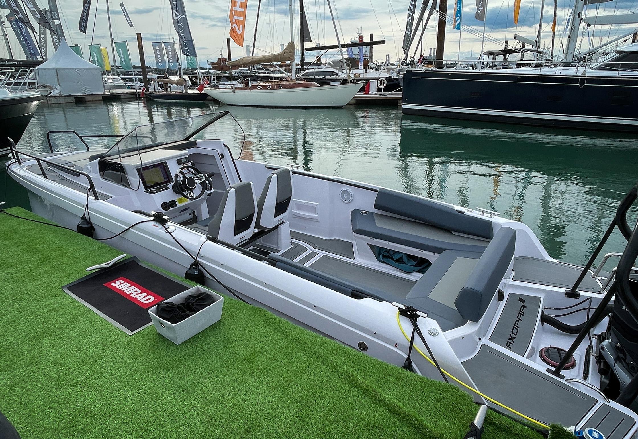 2022 Axopar 25 Cross Bow