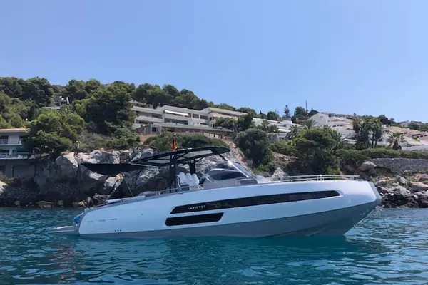 2018 Invictus 370 GT