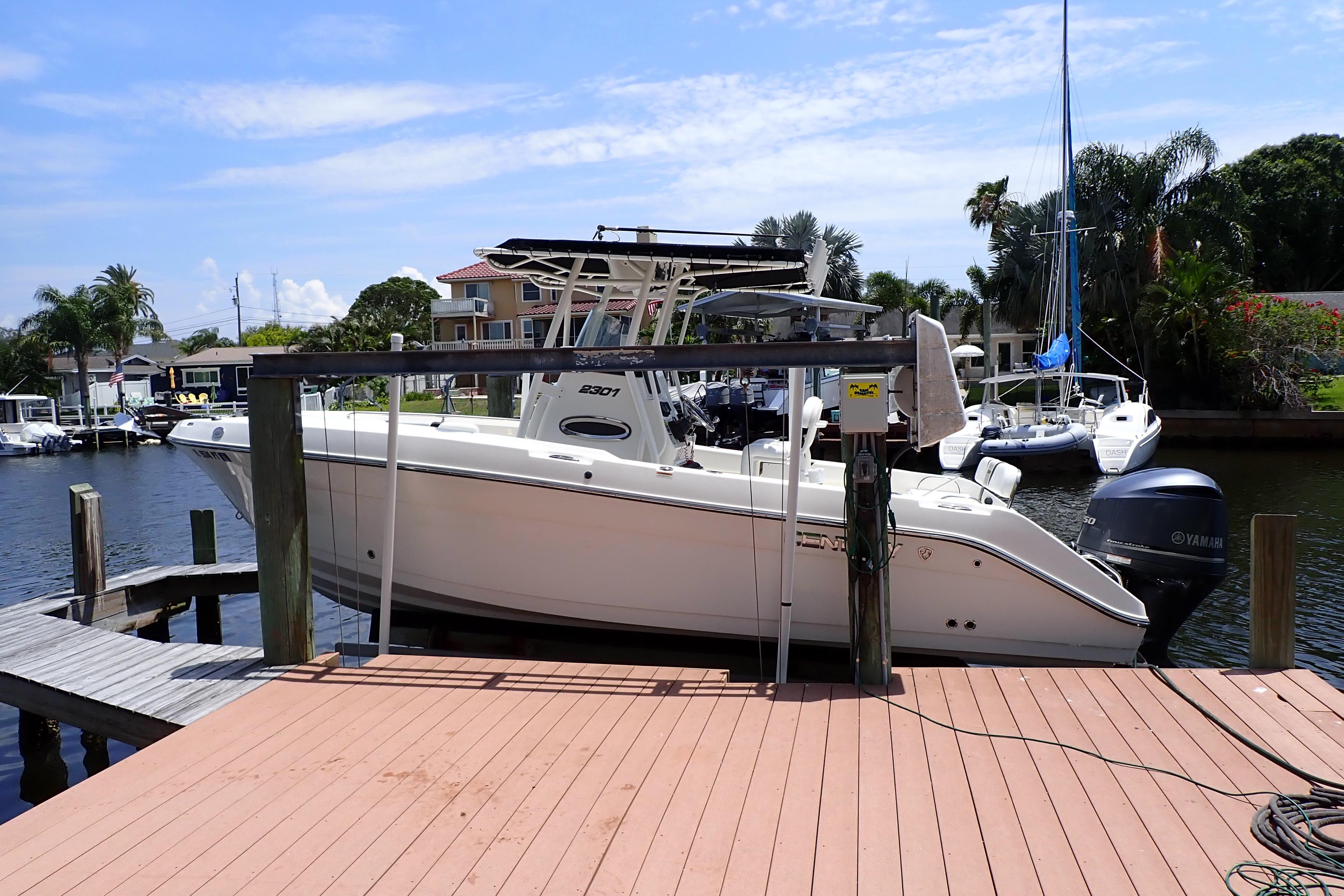 2015 Century 2301 Center Console