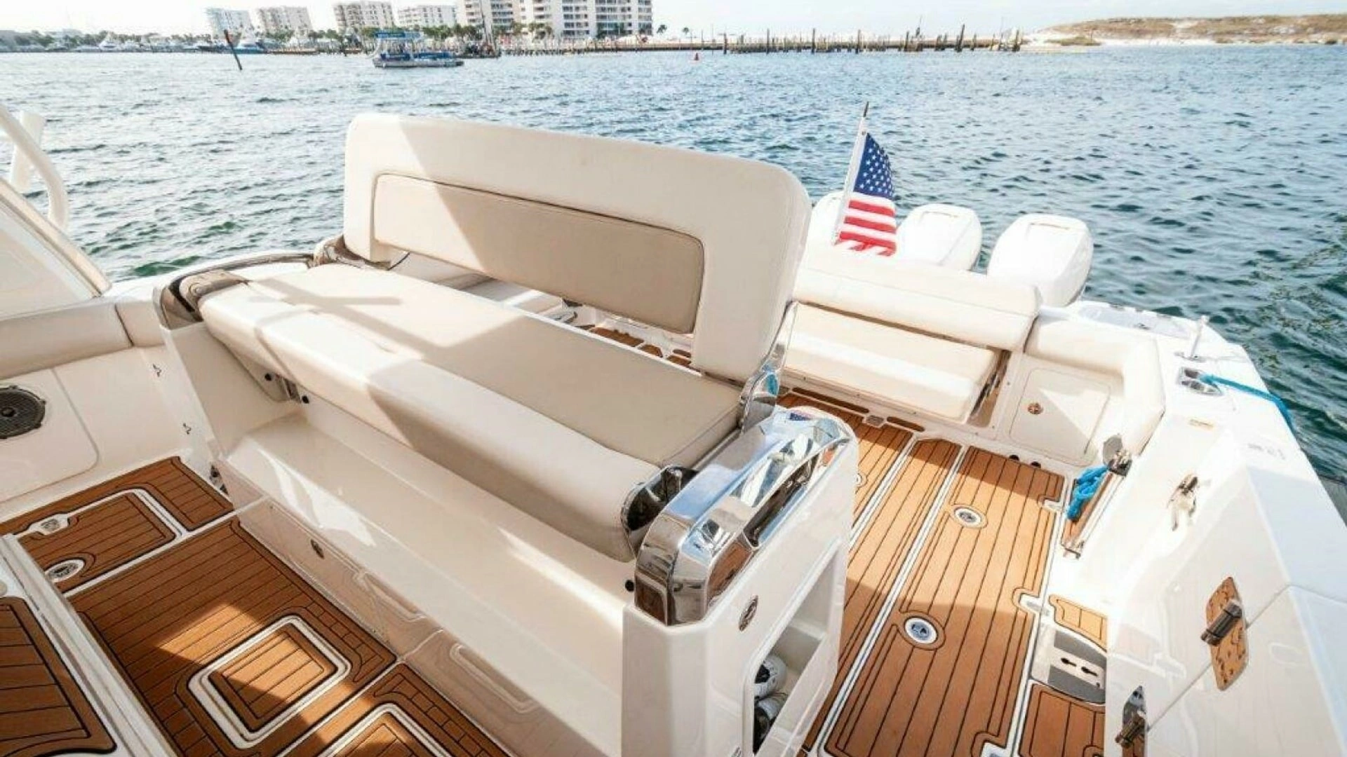 2018 Boston Whaler 420 Outrage - Image 5