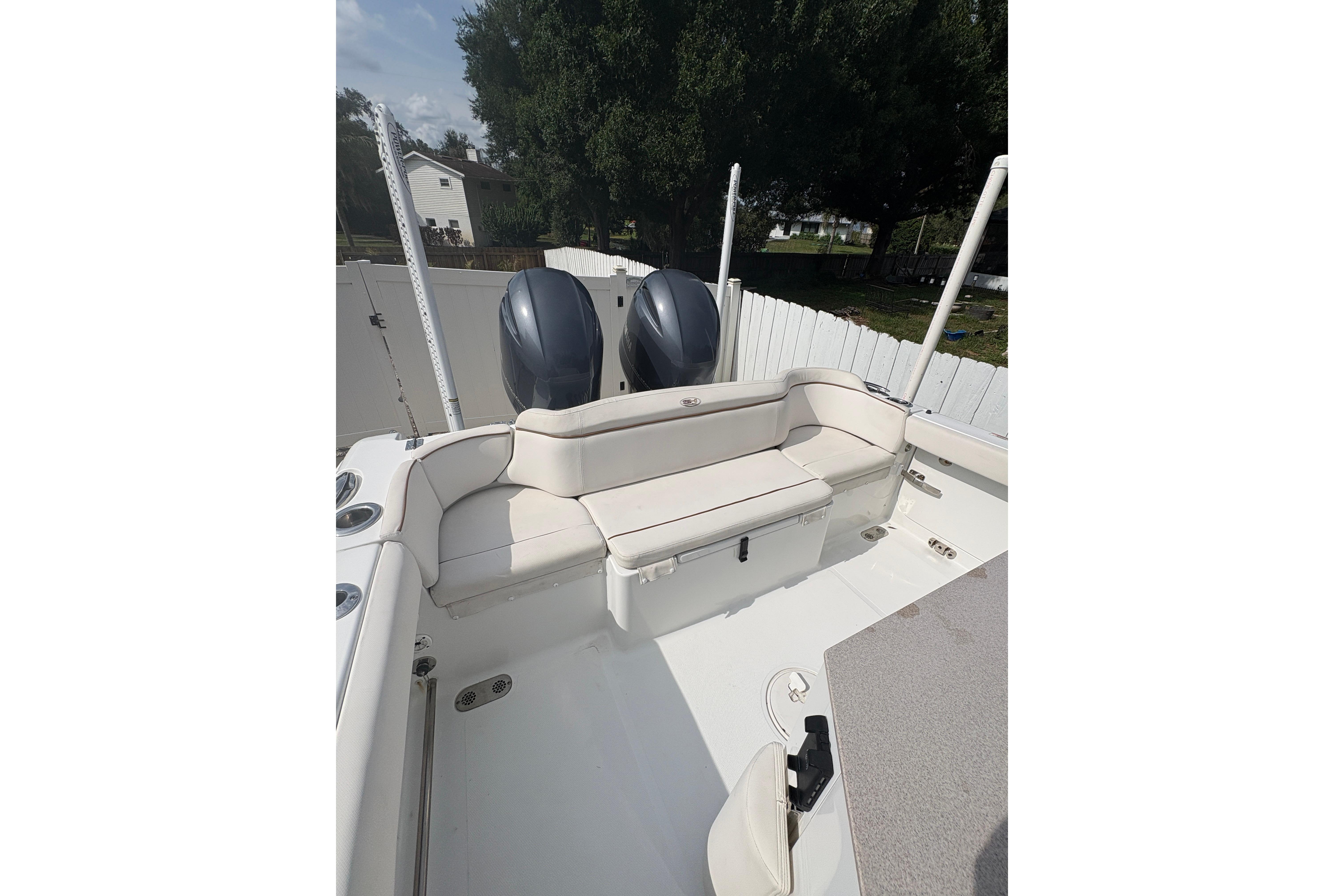 2021 Sea Hunt Ultra 265 SE boat with dual engines and spacious seating.