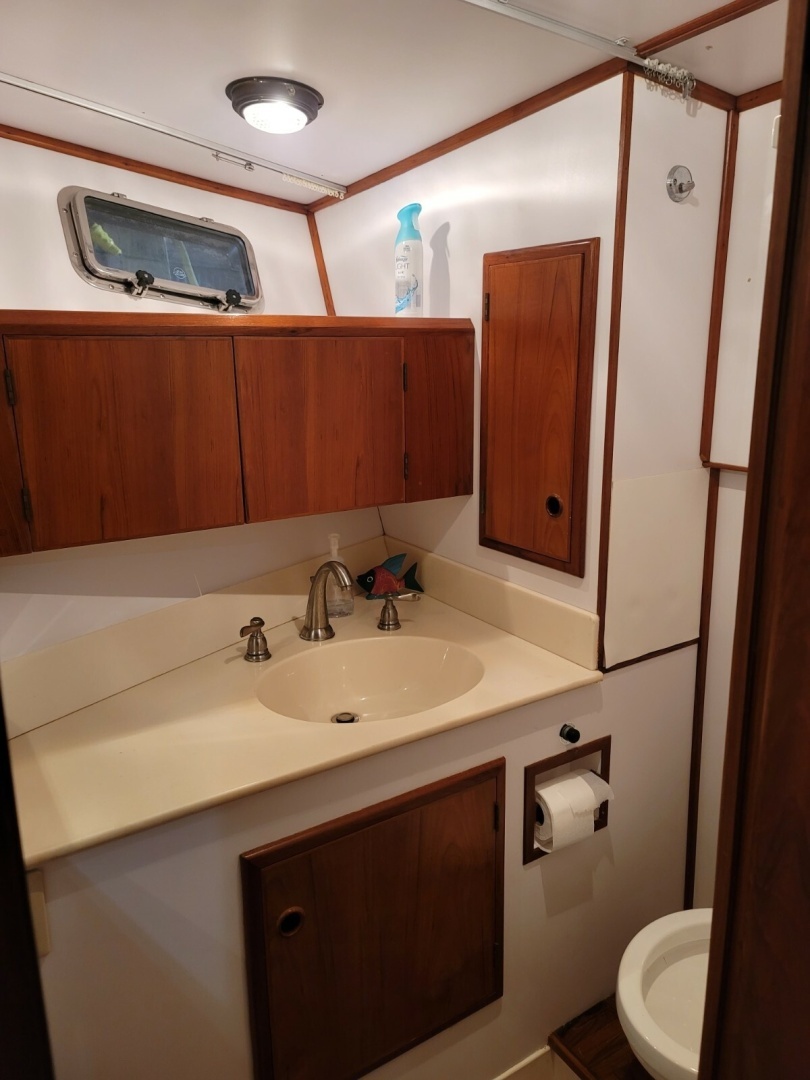 1990 DeFever Offshore Cruiser - Image 20