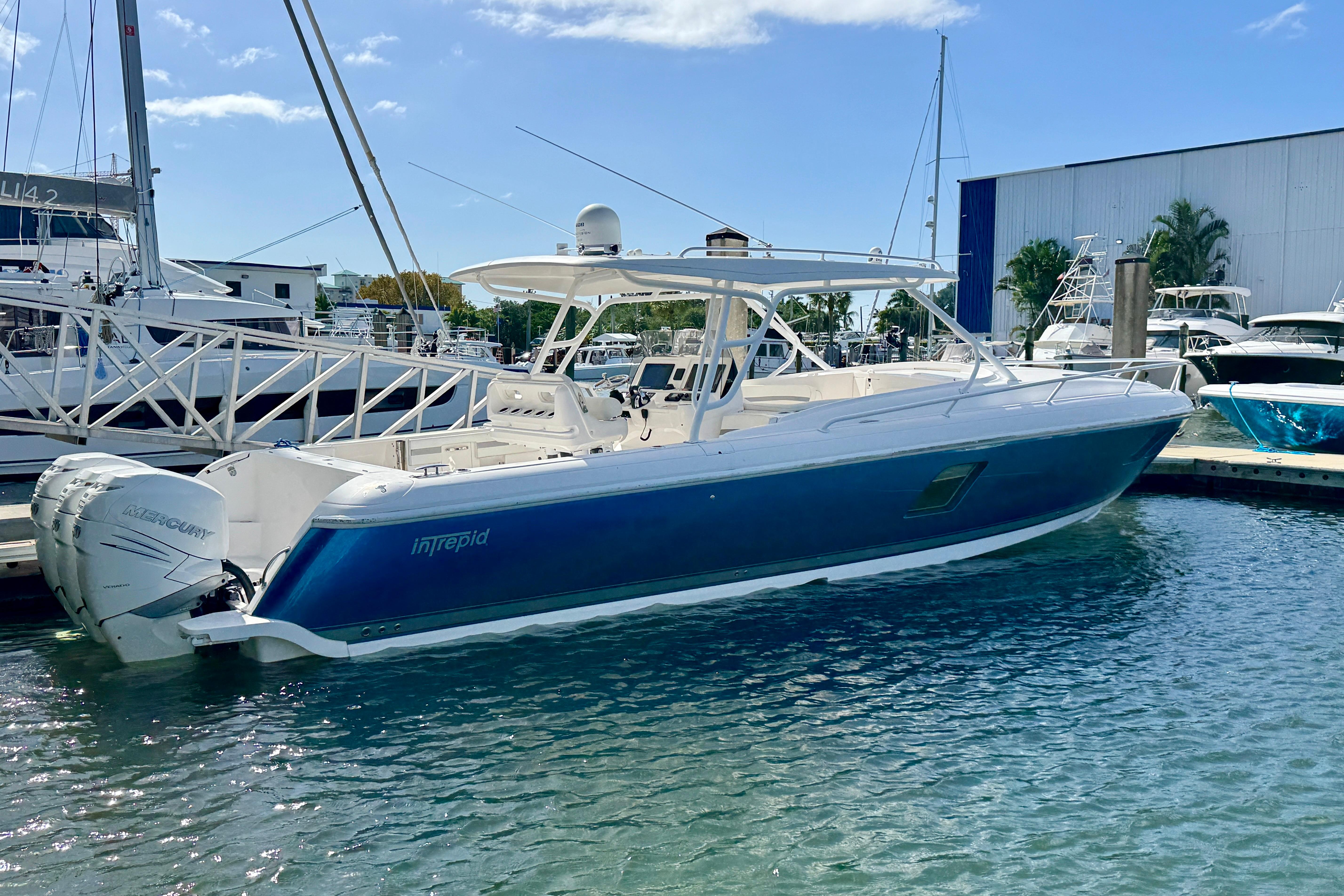 2019 Intrepid 407 Cuddy
